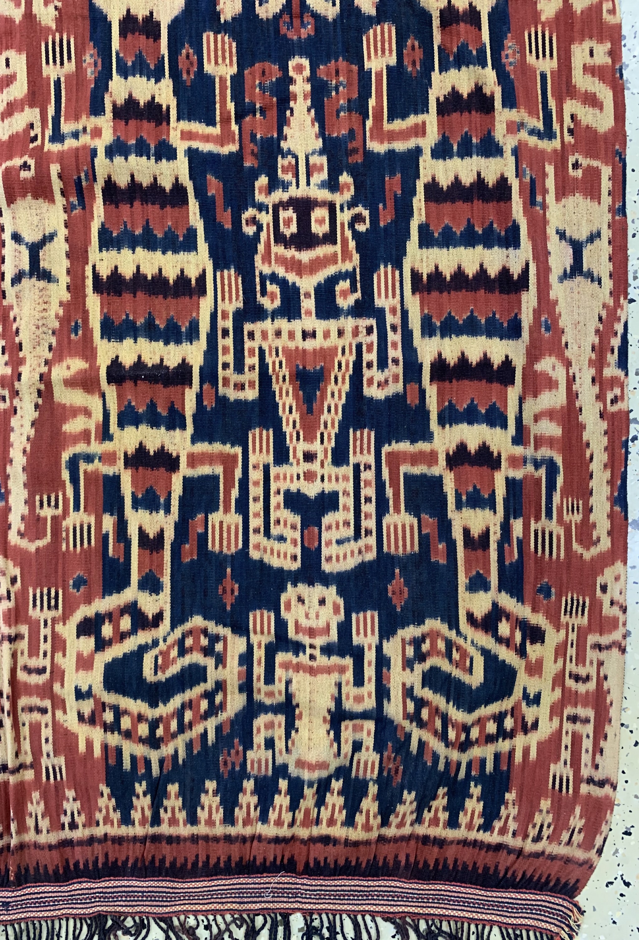Detail a: Sumba Ikat alt, Indonesien, Anfang 20.Jhd, Baumwolle, ca. 230 x 120 cm, EHZ: 1-2(2 Bahnig).