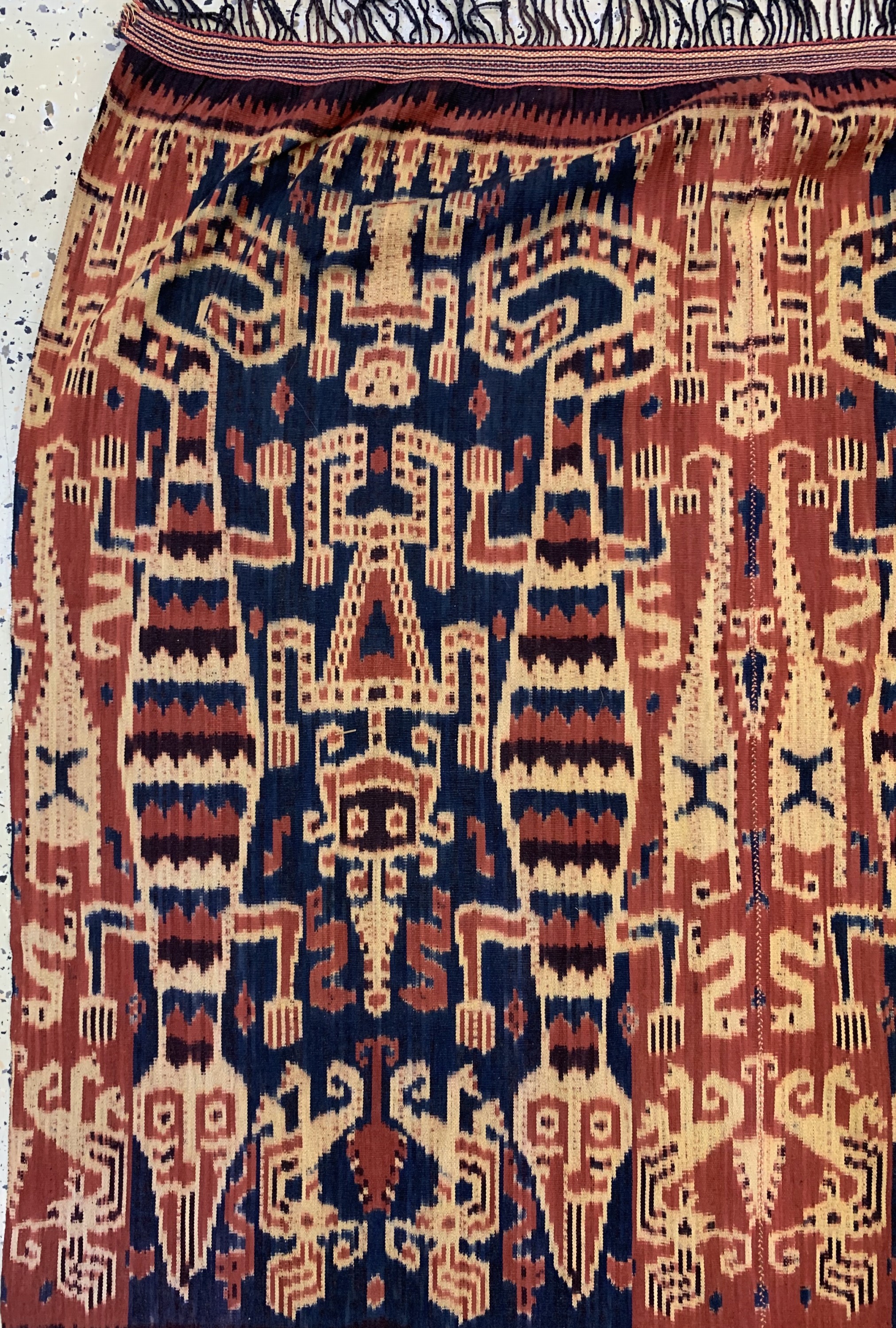 Detail b: Sumba Ikat alt, Indonesien, Anfang 20.Jhd, Baumwolle, ca. 230 x 120 cm, EHZ: 1-2(2 Bahnig).