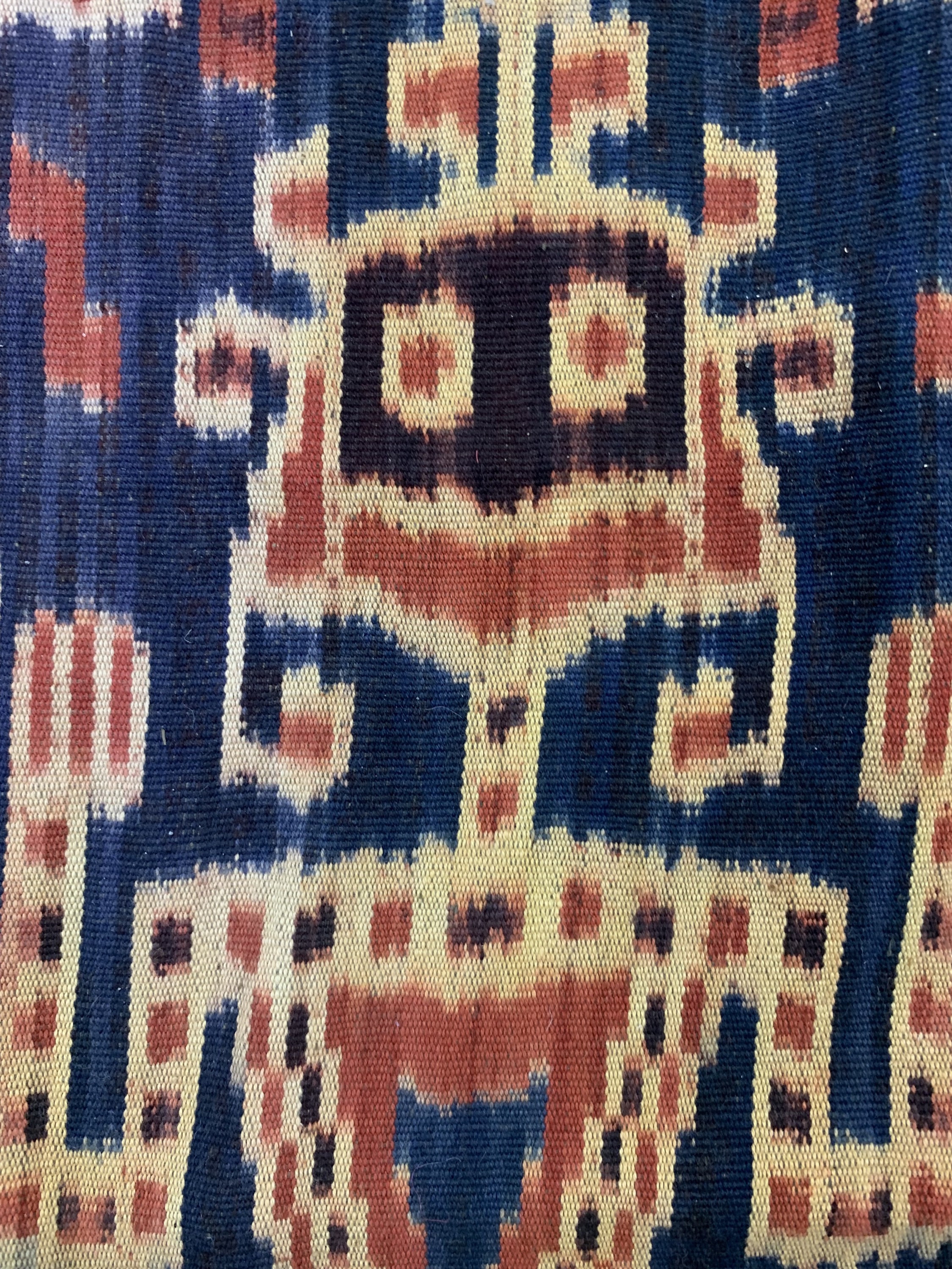 Detail c: Sumba Ikat alt, Indonesien, Anfang 20.Jhd, Baumwolle, ca. 230 x 120 cm, EHZ: 1-2(2 Bahnig).