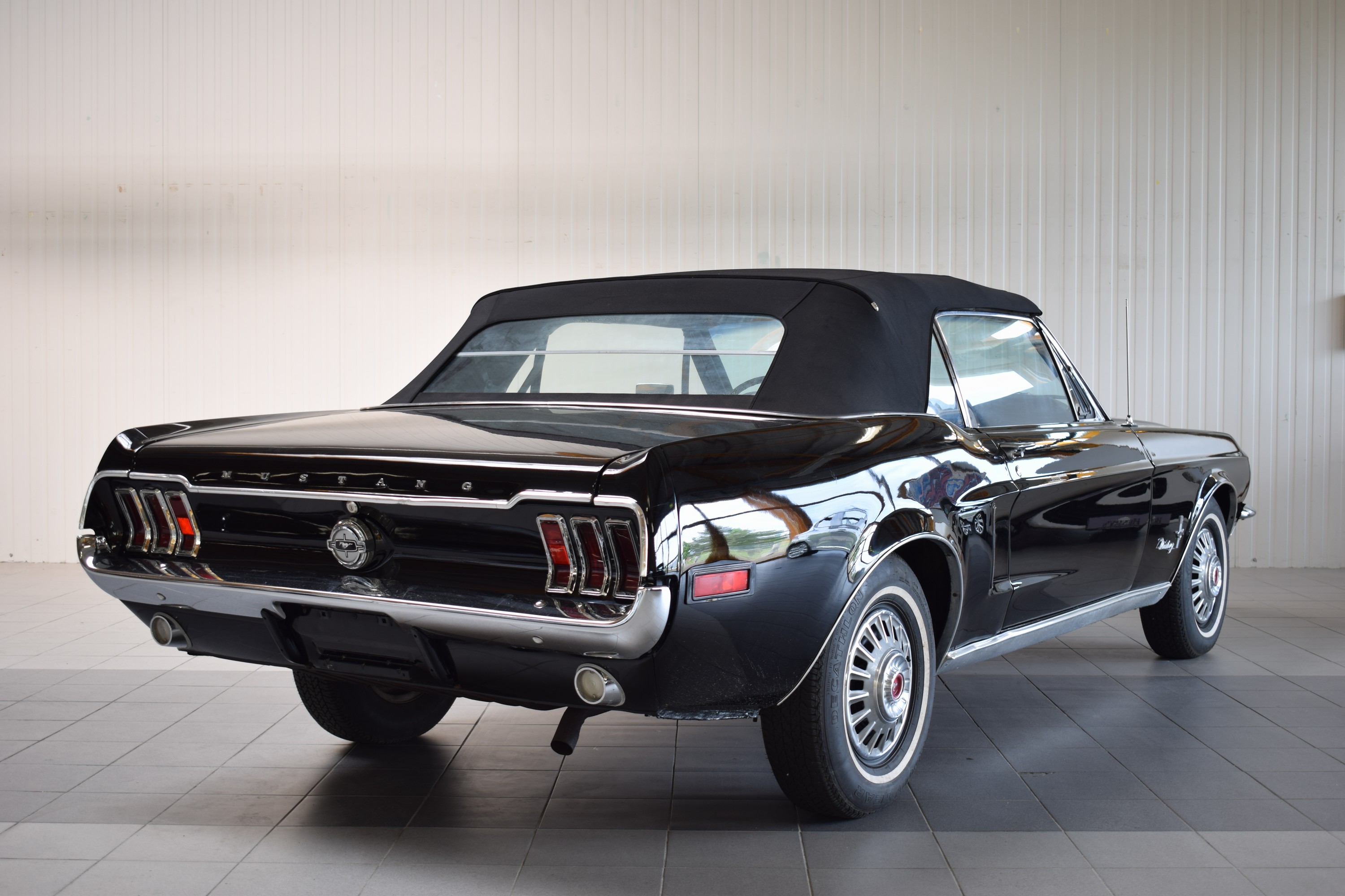 Detail e: Ford Mustang Cabriolet, EZ 1968, Laufleistung ca. 99.990 meilen abgelesen, 132kW/180 PS, 8-Zylinder, Automatikgetriebe, schwarz, Kunstleder schwarz, ...