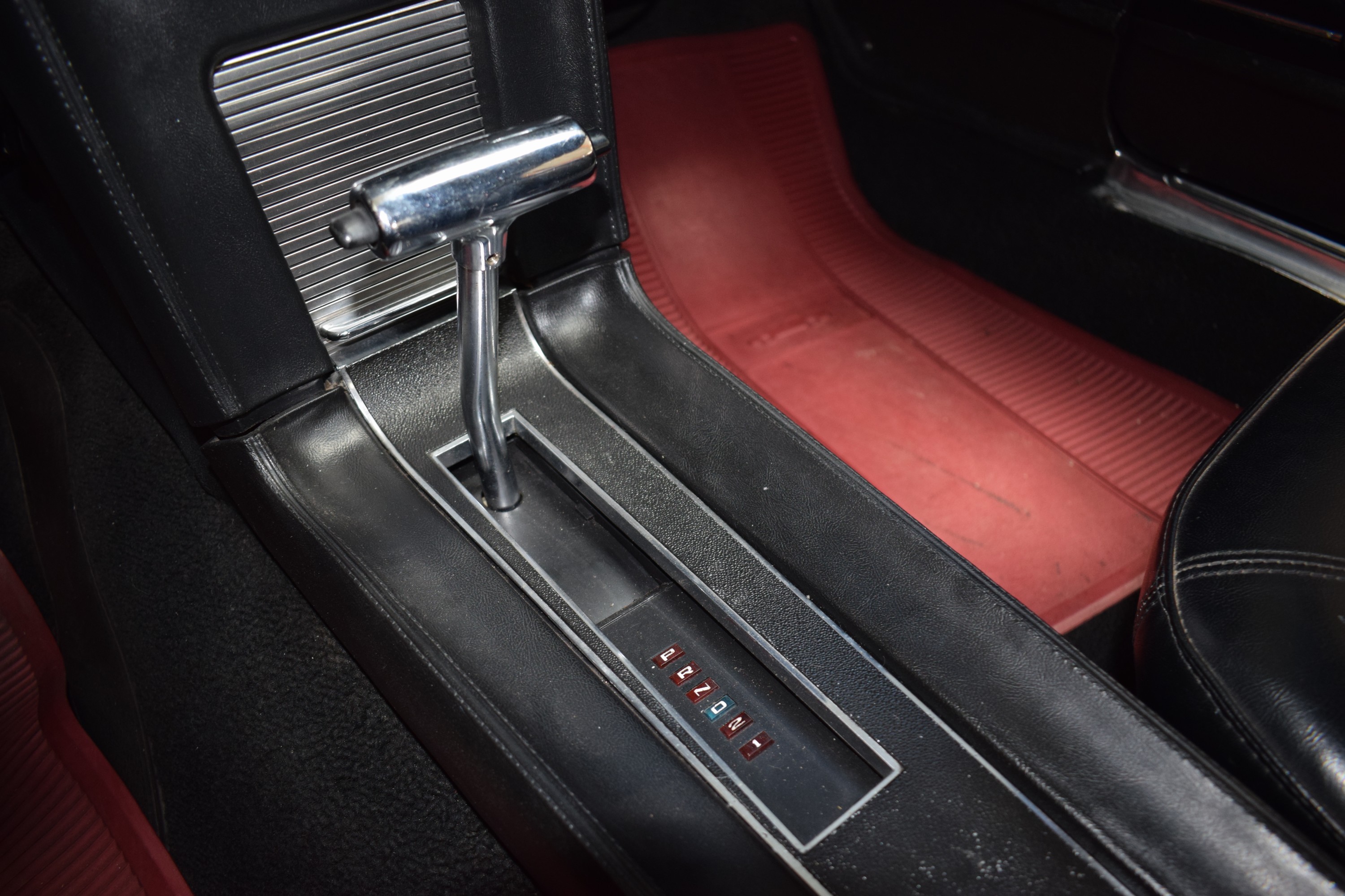 Detail j: Ford Mustang Cabriolet, EZ 1968, Laufleistung ca. 99.990 meilen abgelesen, 132kW/180 PS, 8-Zylinder, Automatikgetriebe, schwarz, Kunstleder schwarz, ...