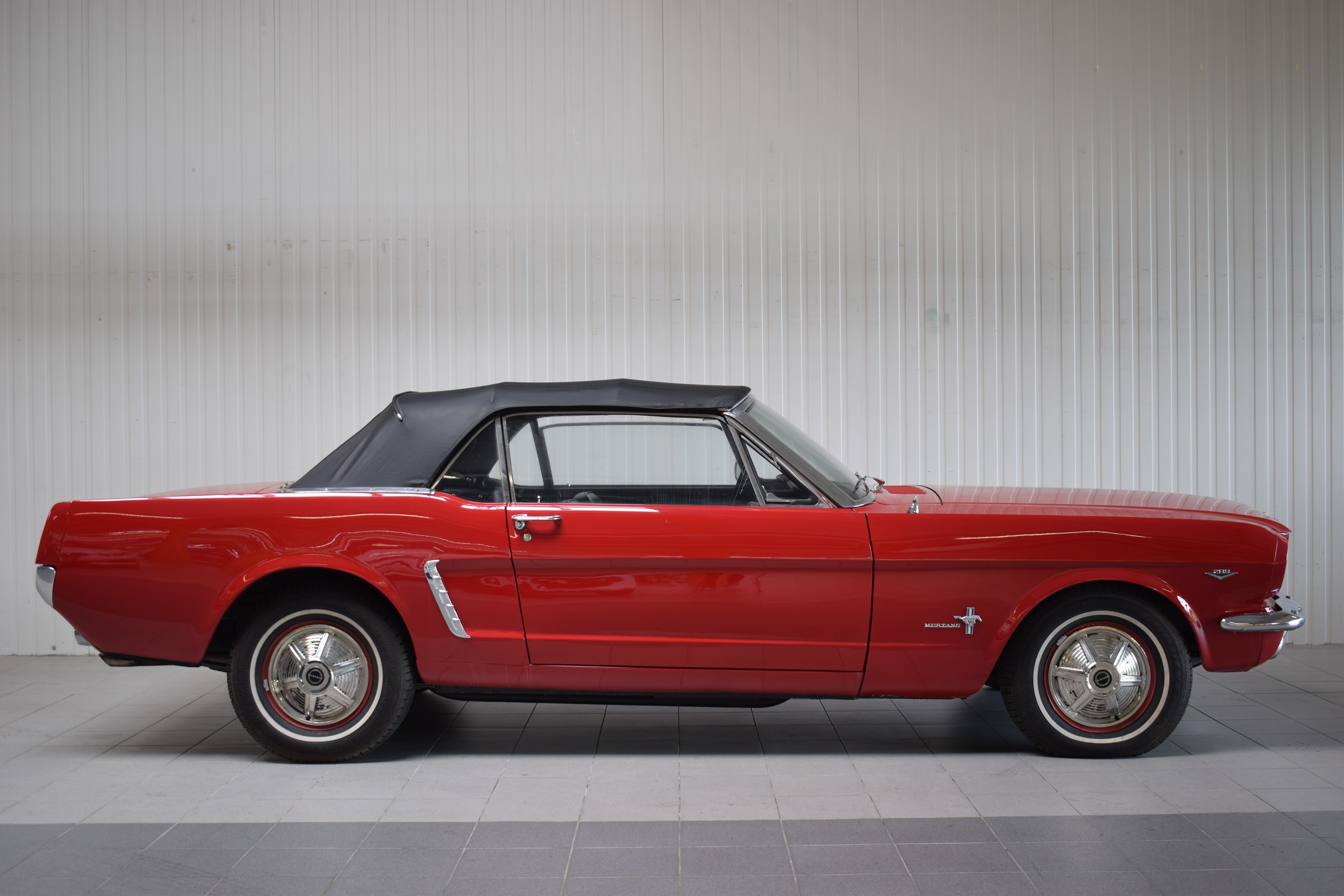 Detail g: Ford Mustang Cabriolet, EZ 1965, Laufleistung ca. 35.600 Meilen abgelesen, 147kW/200 PS, 8-Zylinder, 3-Gang Schaltgetriebe, rot, Kunstleder schwarz, ...