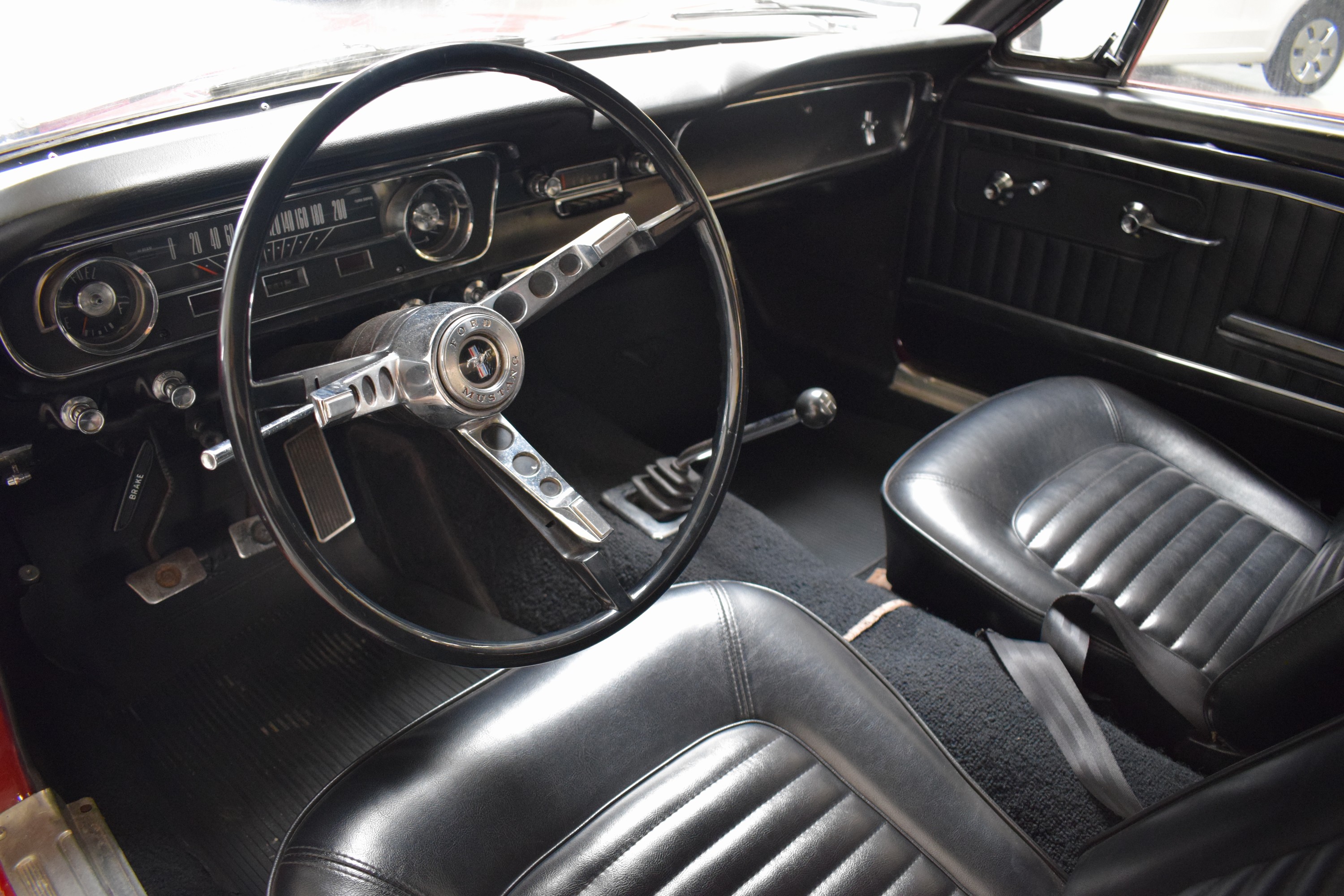 Detail h: Ford Mustang Cabriolet, EZ 1965, Laufleistung ca. 35.600 Meilen abgelesen, 147kW/200 PS, 8-Zylinder, 3-Gang Schaltgetriebe, rot, Kunstleder schwarz, ...