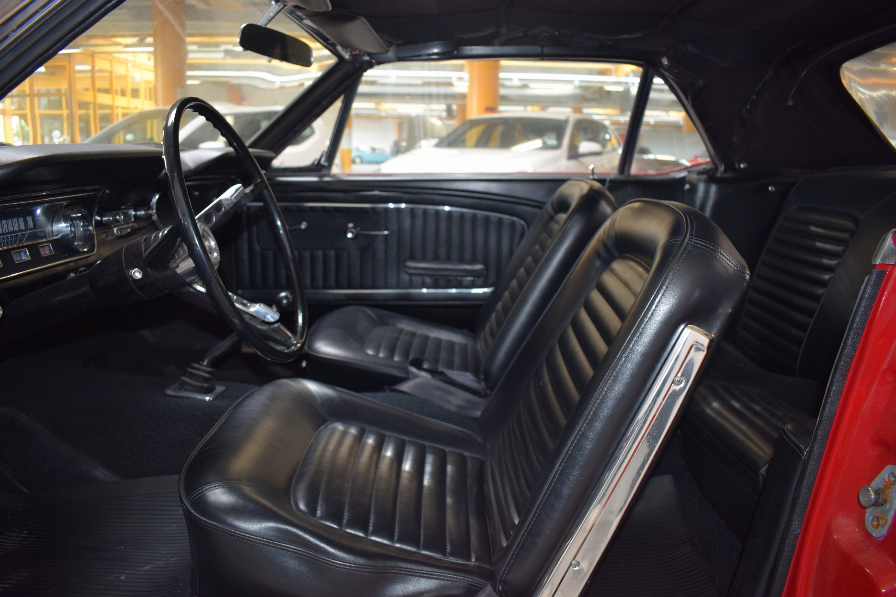 Detail j: Ford Mustang Cabriolet, EZ 1965, Laufleistung ca. 35.600 Meilen abgelesen, 147kW/200 PS, 8-Zylinder, 3-Gang Schaltgetriebe, rot, Kunstleder schwarz, ...
