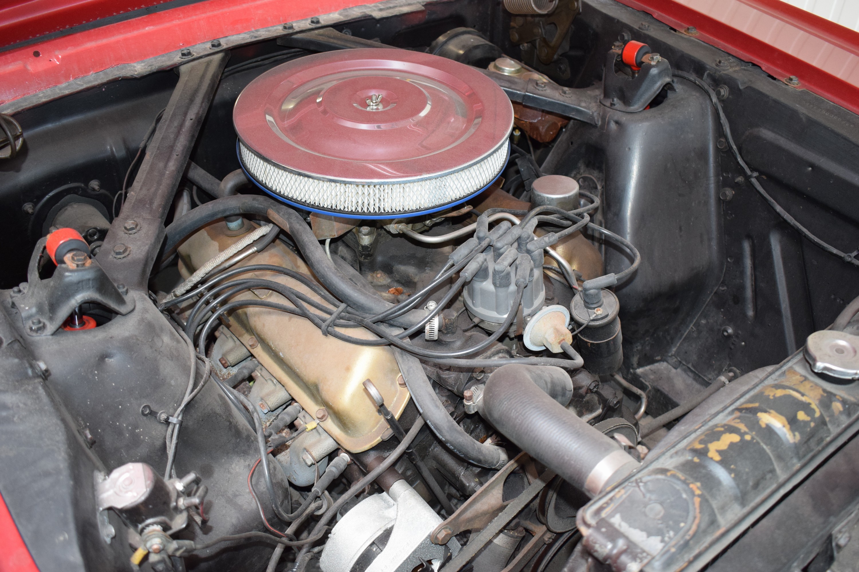 Detail n: Ford Mustang Cabriolet, EZ 1965, Laufleistung ca. 35.600 Meilen abgelesen, 147kW/200 PS, 8-Zylinder, 3-Gang Schaltgetriebe, rot, Kunstleder schwarz, ...