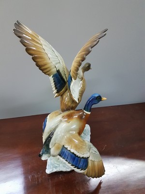 26777911b - Porcelain figure group, Hutschenreuther, duck. Hans Achtziger, 1960s, porcelain, naturalistic painting, pair of flying ducks, traces of age, bottom mark, height 37.5 cm