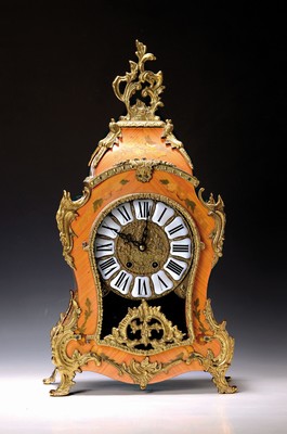 Image 26777938 - Table clock based on the old model, Italy, 20th century, with floral decoration and ornate brass applications, cast brass dial with enamel cartouches, massive Brass plate movement with lever escapement, marked: "S.B.S. Feintechnik", half-hour strike on 2 bells, sun pendulum, height approx. 57cm, condition of movement 2-3 (= good condition with minor flaws), housing 2