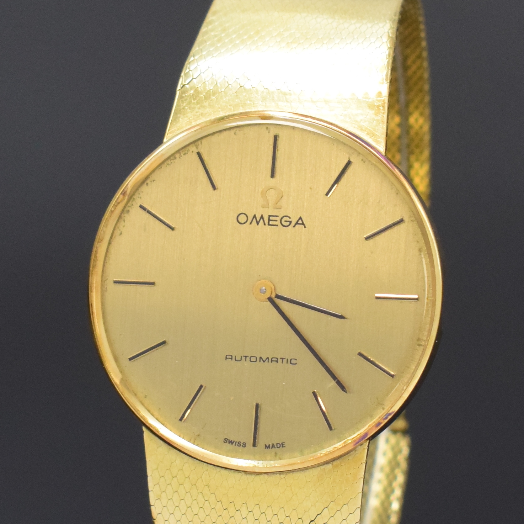 Detail a: OMEGA Herrenarmbanduhr in GG 585/000, Schweiz um 1973, Automatik, Milanaiseband, Boden aufgedr., champagnerfarb. Zifferbl. m. aufgel. Std.-Ind., ...