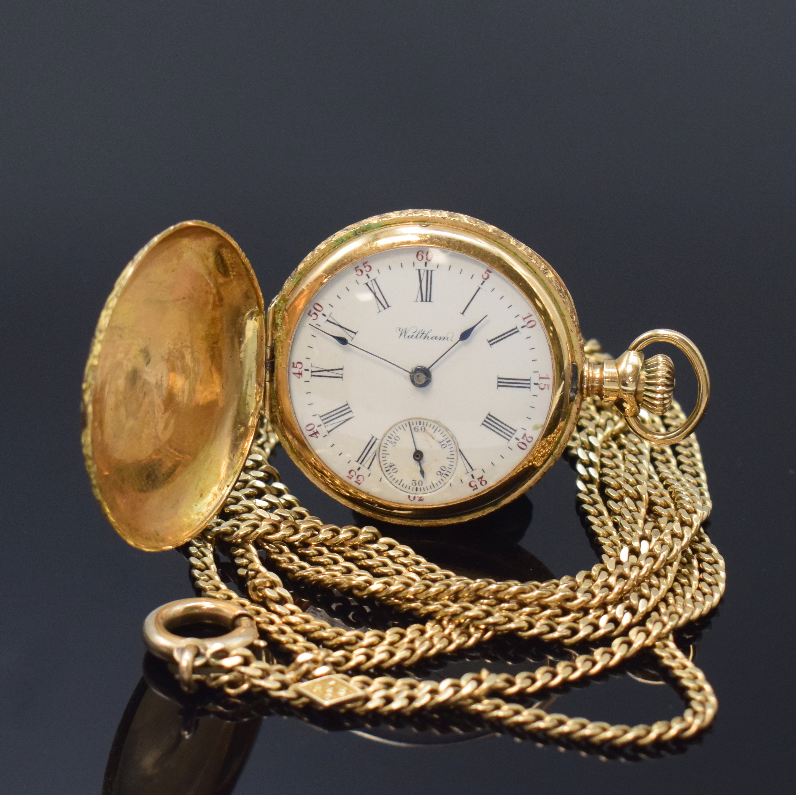 WALTHAM kleine Savonette in GG 585/000 mit Kette in GG 585/000, USA um 1910, floral grav. 3 Deckel-Goldgeh., Sprung- u. Rückdeckel m. Strahlendekor, ...