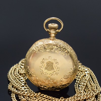 26778157b - WALTHAM small 14k yellow gold hunting cased pocket watch with 14k yellow gold chain, USA around 1910, floral engraved 3 cover-gold- case, hunter cover and back cover with rays decor, enamel dial according to faulty, Roman numerals, blued steel hands, constant second at 6, engraved lever movement with 15 jewels, diameter approx. 33 mm, length chain approx. 73 mm, total-weight approx. 63g, condition 2