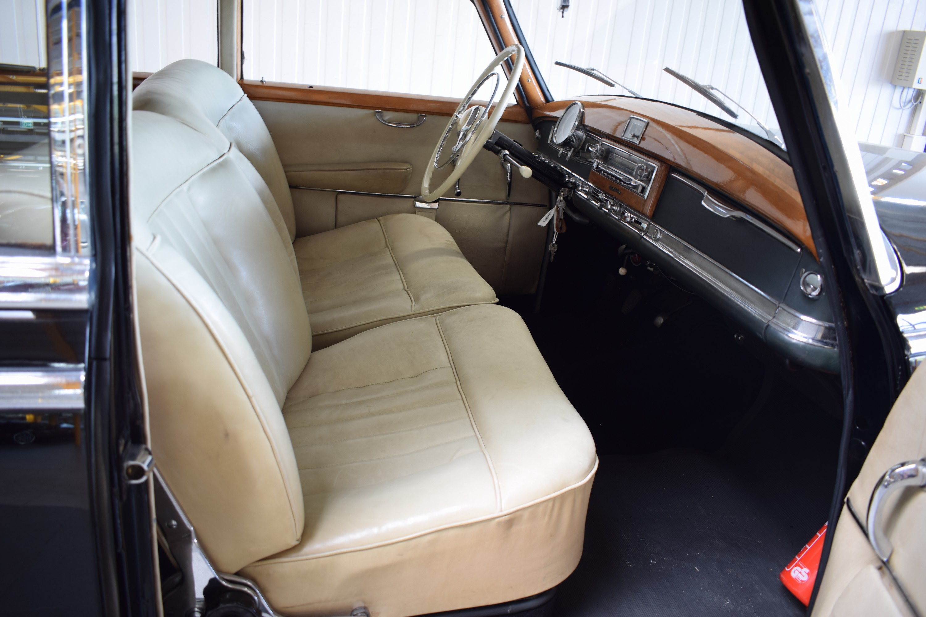 Detail h: Mercedes-Benz 300 Adenauer, EZ 08/1952, Laufleistung abgelesen 23.000 km, 3. Hand, H- Zulassung, HU 10/2025, 85kW/115 PS, 6- Zylinder, ...