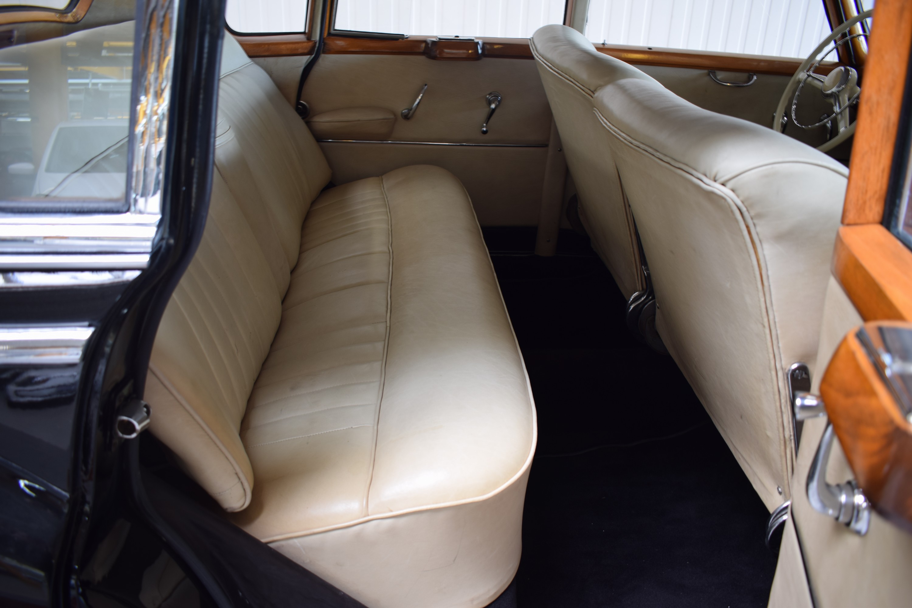 Detail i: Mercedes-Benz 300 Adenauer, EZ 08/1952, Laufleistung abgelesen 23.000 km, 3. Hand, H- Zulassung, HU 10/2025, 85kW/115 PS, 6- Zylinder, ...