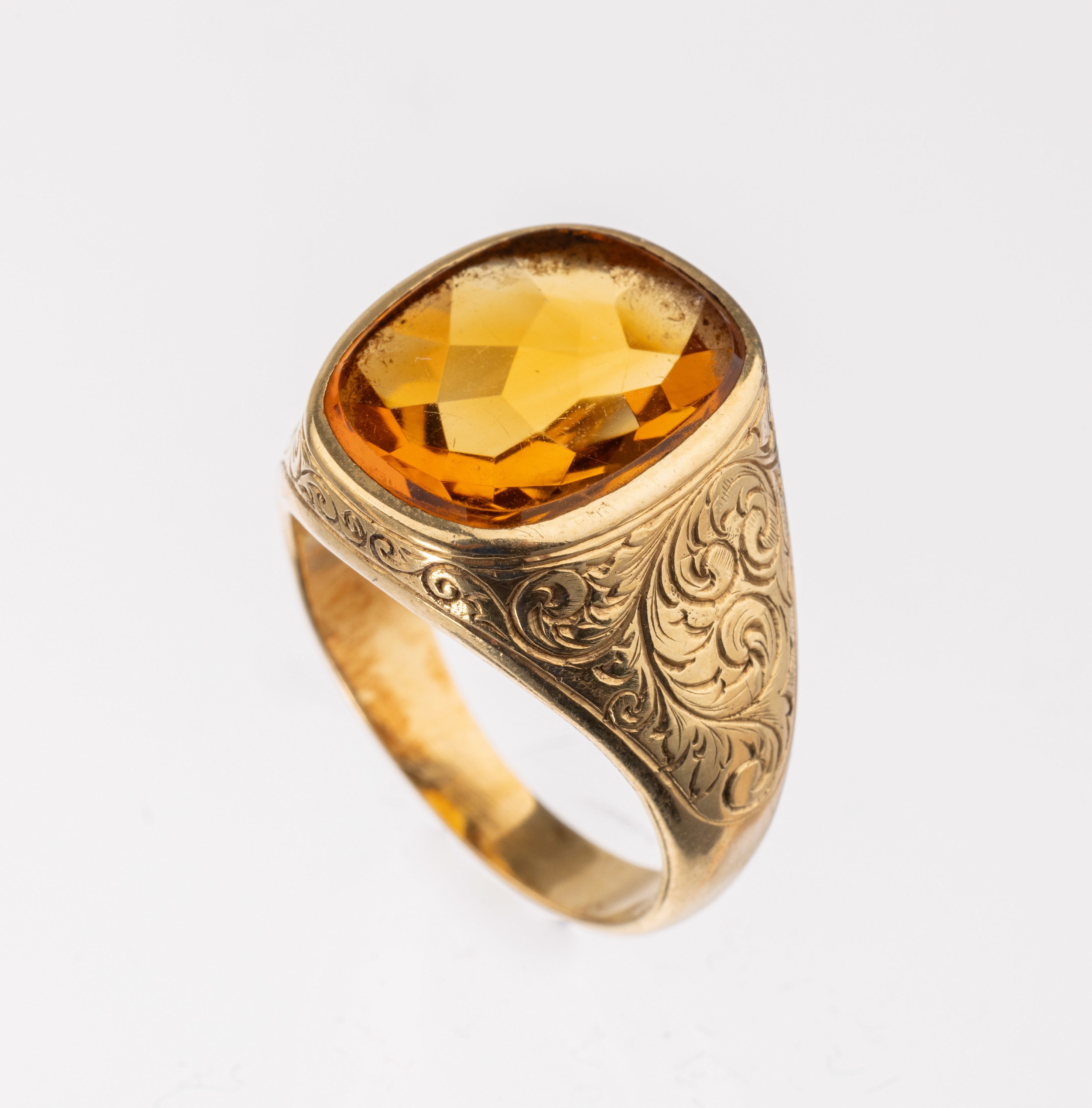 14 kt Gold Citrin Ring, deutsch um 1950/60er Jahre, GG 585/000, facett. Citrin von schöner Farbe, Ringschultern fein grav., RW 58, ca. 12.3 g