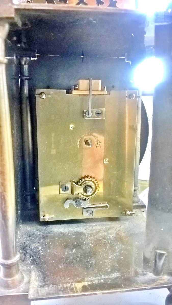Detail a: Kleine Laternenuhr wohl Frankreich um 1900, Messinggehäuse in englischer Laternenuhrform, Phantasie Signatur, Glocke ohne Funktion, mass. ...
