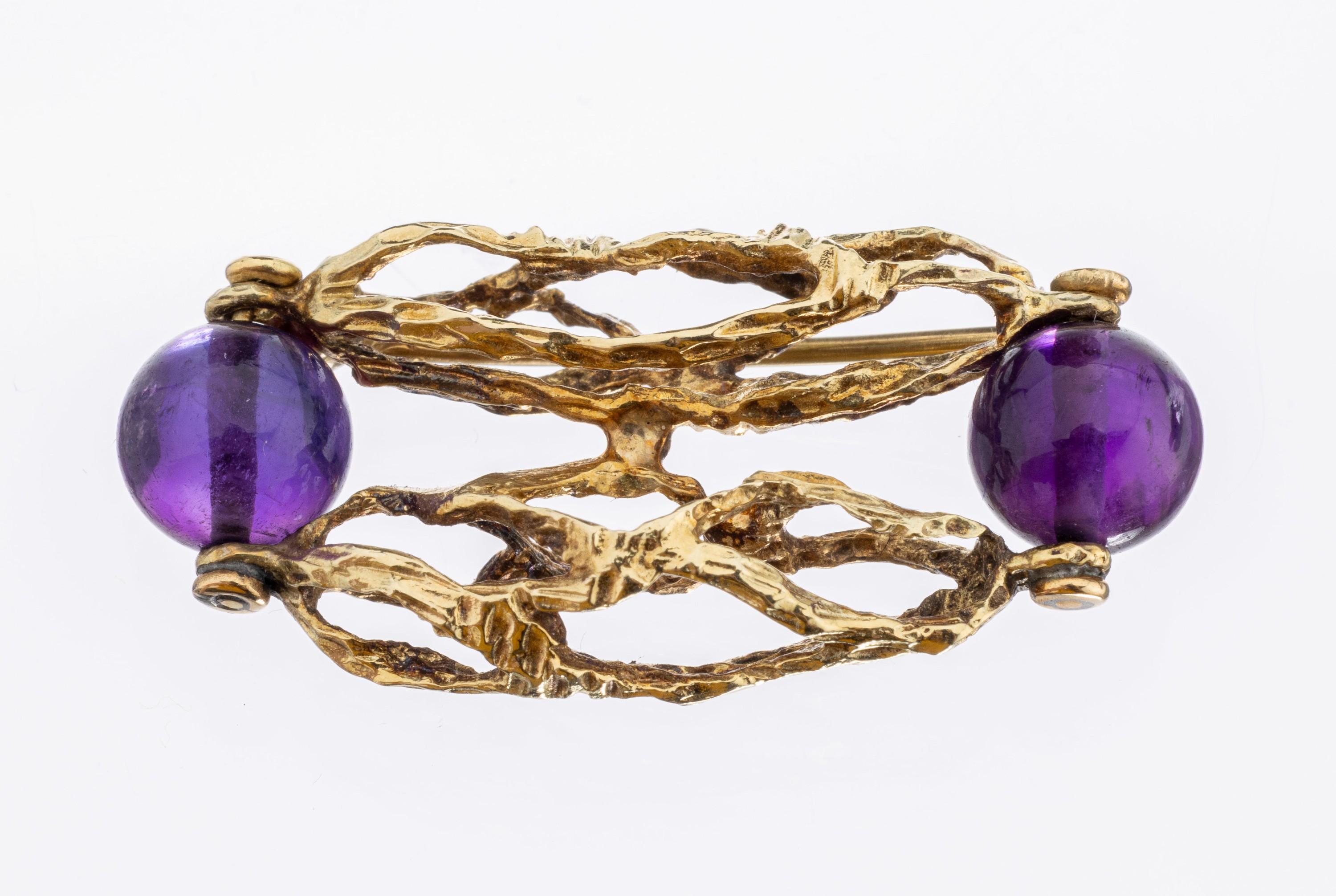 14 kt Gold Amethyst-Brosche, GG 585/000, abstr. ovale Darstellung, strukt., 2 Amethyst-kugeln, geschnitten, geschliffen und pol., L. ca. 3.5 cm, ca. ...
