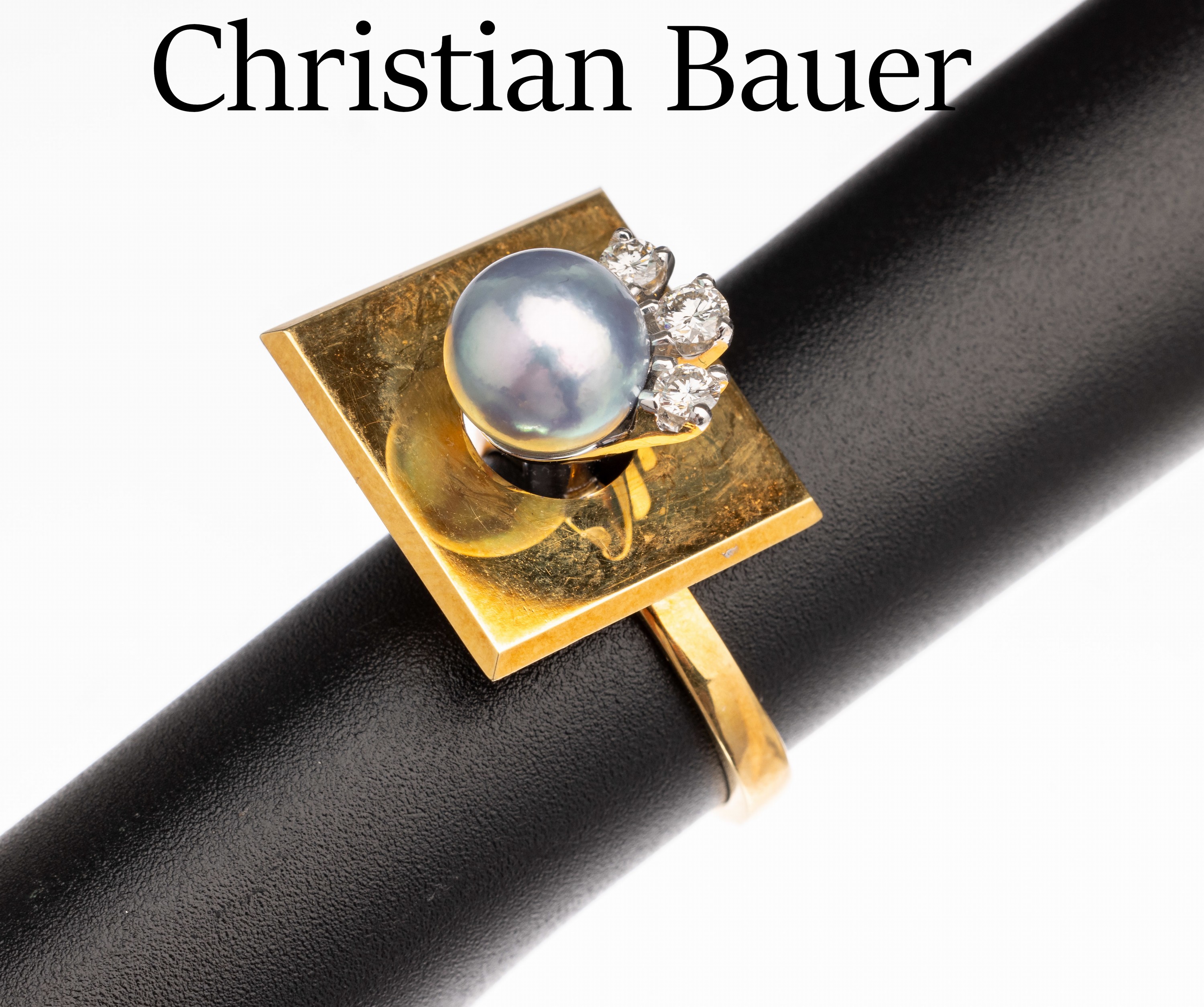 18 kt Gold CHRISTIAN BAUER Diamant -Akoyazuchtperl-Ring, GG 750/000, ausgefallen, quadratische Goldplatte mit 3 Brillanten zus. ca. 0.23 ct feines ...