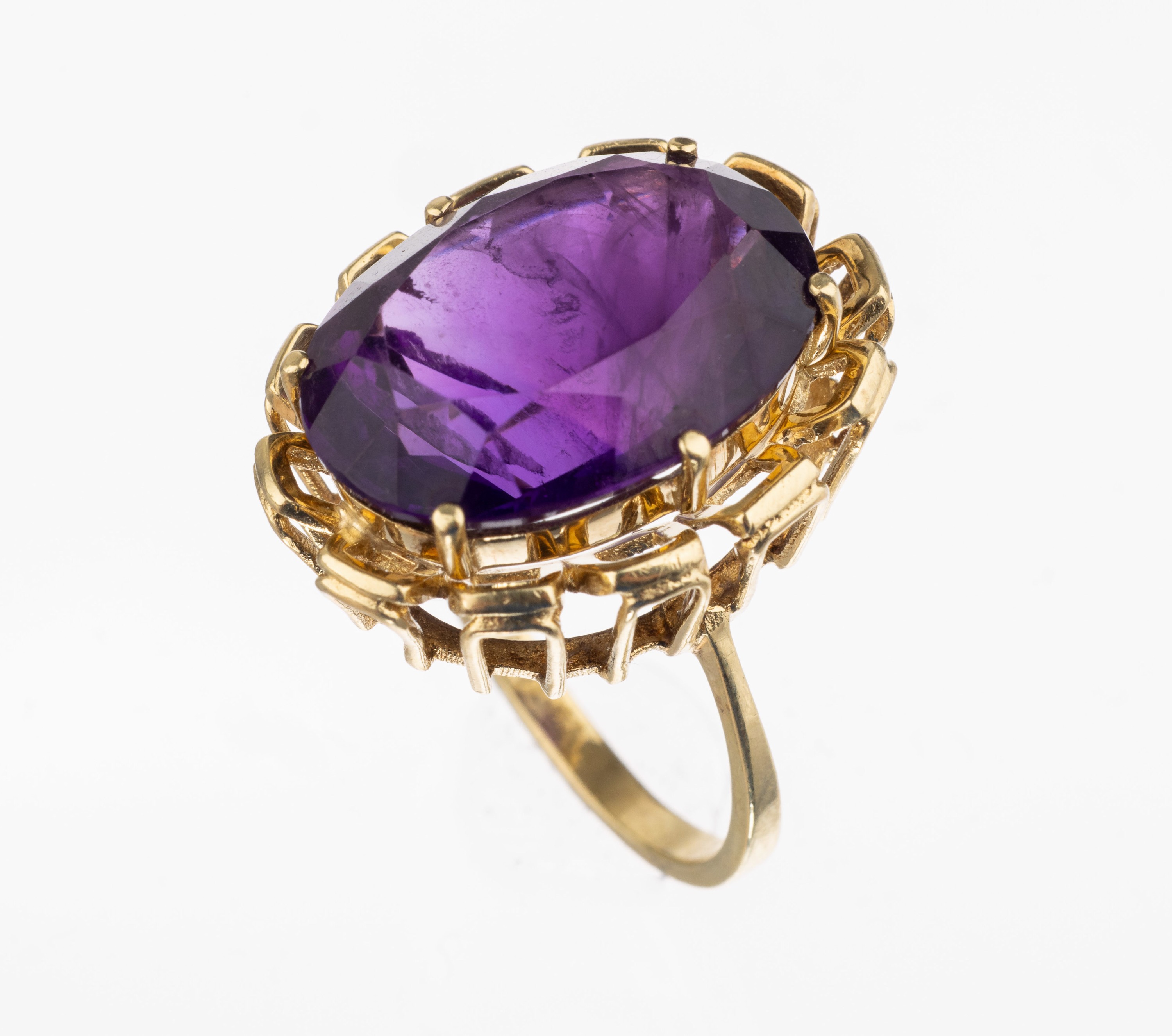 14 kt Gold Amethyst Ring, GG 585/000, ovalfacett. Amethyst ca. 18.1 x 13.0 mm, RW 56, ca. 7.9 g
