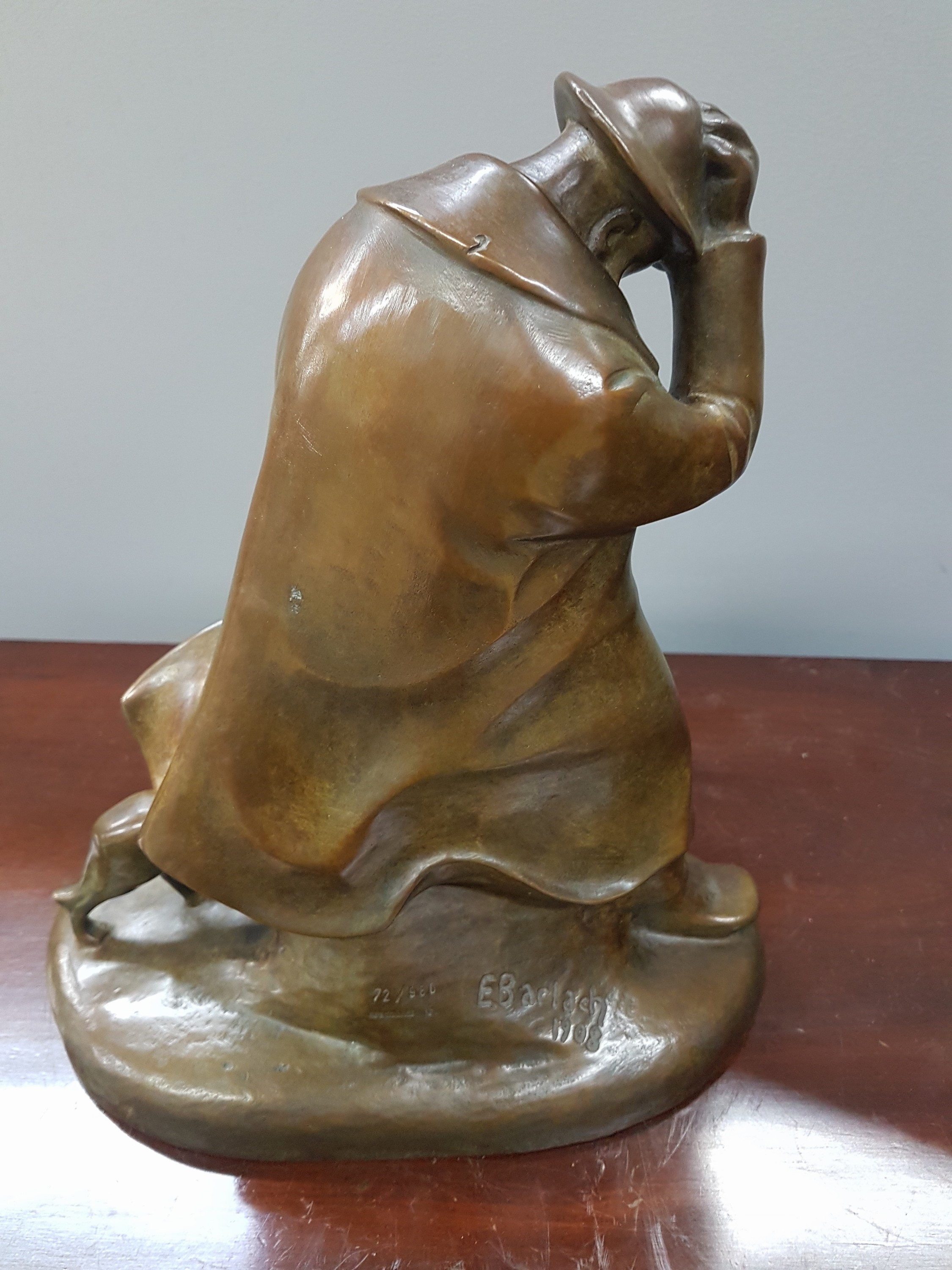 Detail c: Ernst Barlach, 1870 Wedel - 1938, Rostock, Bronzeskulptur, Schäfer im Sturm, Entwurf von 1908, Reduktion in Bronze, ars mundi Exklusiv Edition, lim. ...