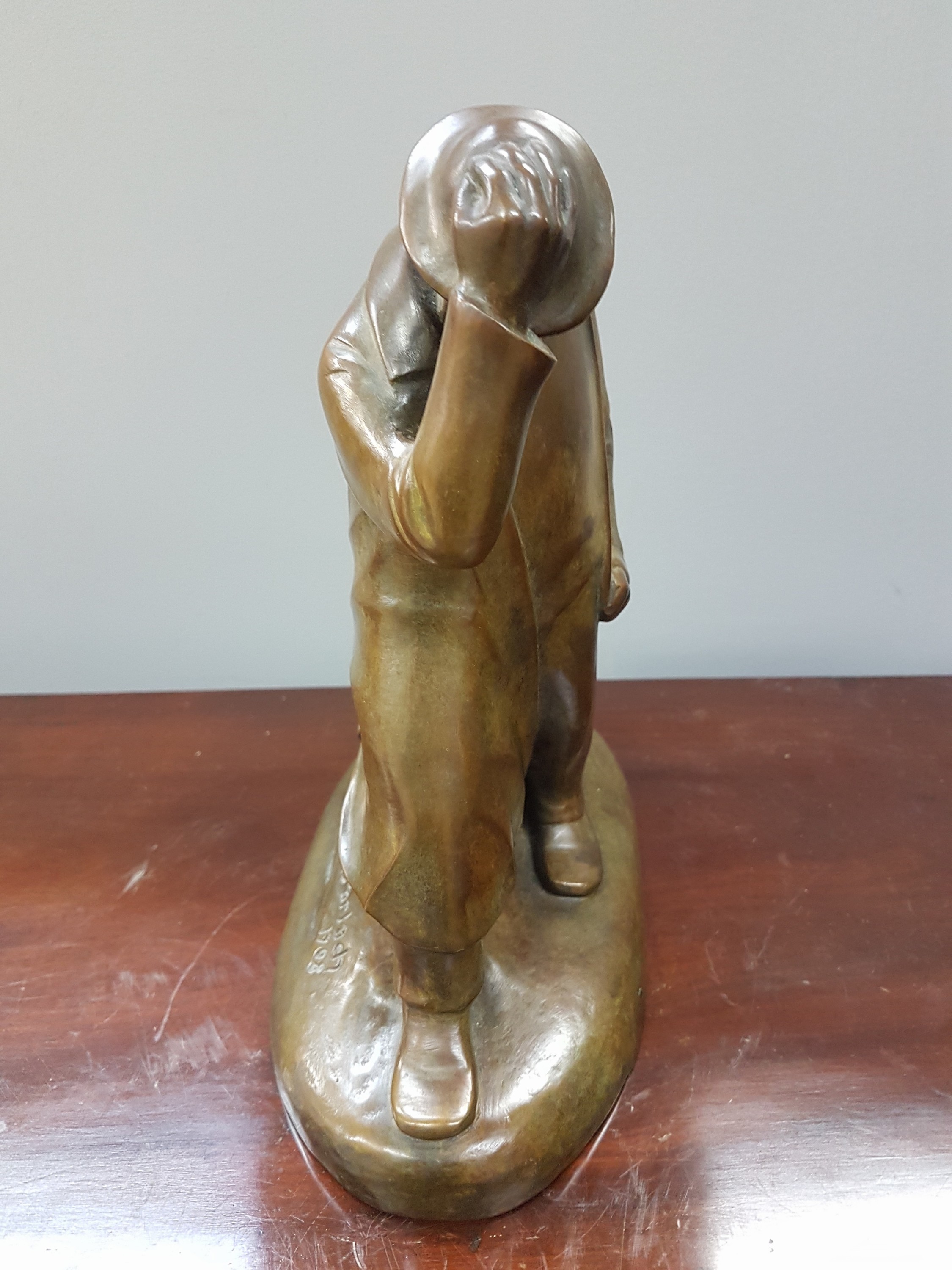 Detail d: Ernst Barlach, 1870 Wedel - 1938, Rostock, Bronzeskulptur, Schäfer im Sturm, Entwurf von 1908, Reduktion in Bronze, ars mundi Exklusiv Edition, lim. ...