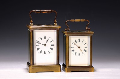 Image 26778433 - lot of two travel clocks, France around 1900, both faceted brass cases. glazed, enamel dialsa) cylinder echappement, swings briefly, overhaul essential, height approx. 14cm, b) anchor echappement, wheel loosened on additional drive, repair essential, height with handle 17cm; both condition of movement 3-4, housing 2-3