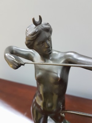 26778480b - Scultur after the model of Oscar Bodin (1868- 1940), bronze sculpture, Diana as an archer, on a green veined stone base, signed on the foot, brown patinated, partially rubbed, bowstring missing, h. 42 cm