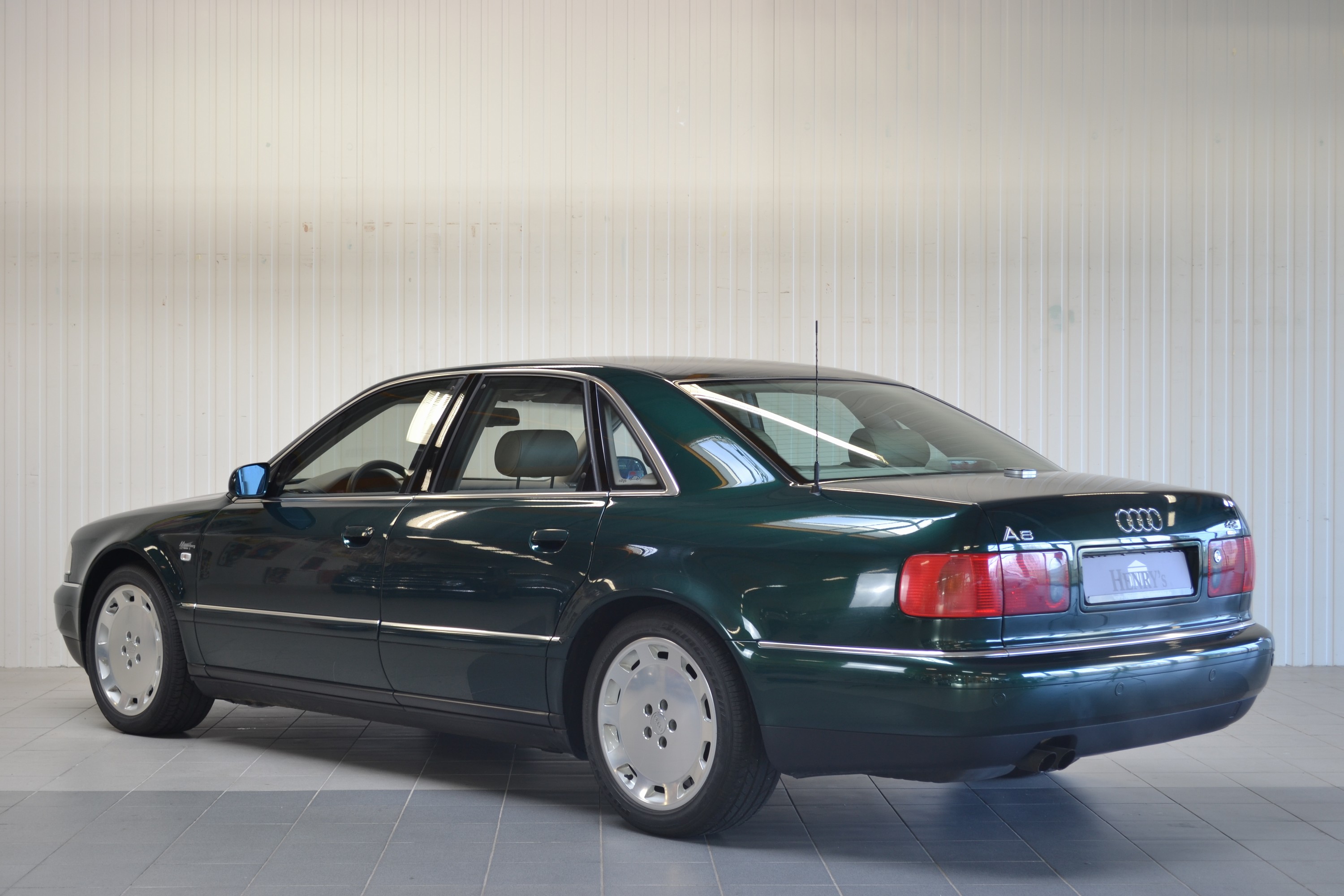 Detail c: Audi A8 4.2 quattro, EZ 05/1999, Laufleistung 52.200km, 2. Hand, 228 kW/310 PS,8-Zylinder, Automatikgetriebe, Forstgrün, Leder Zimt/Beige, ...