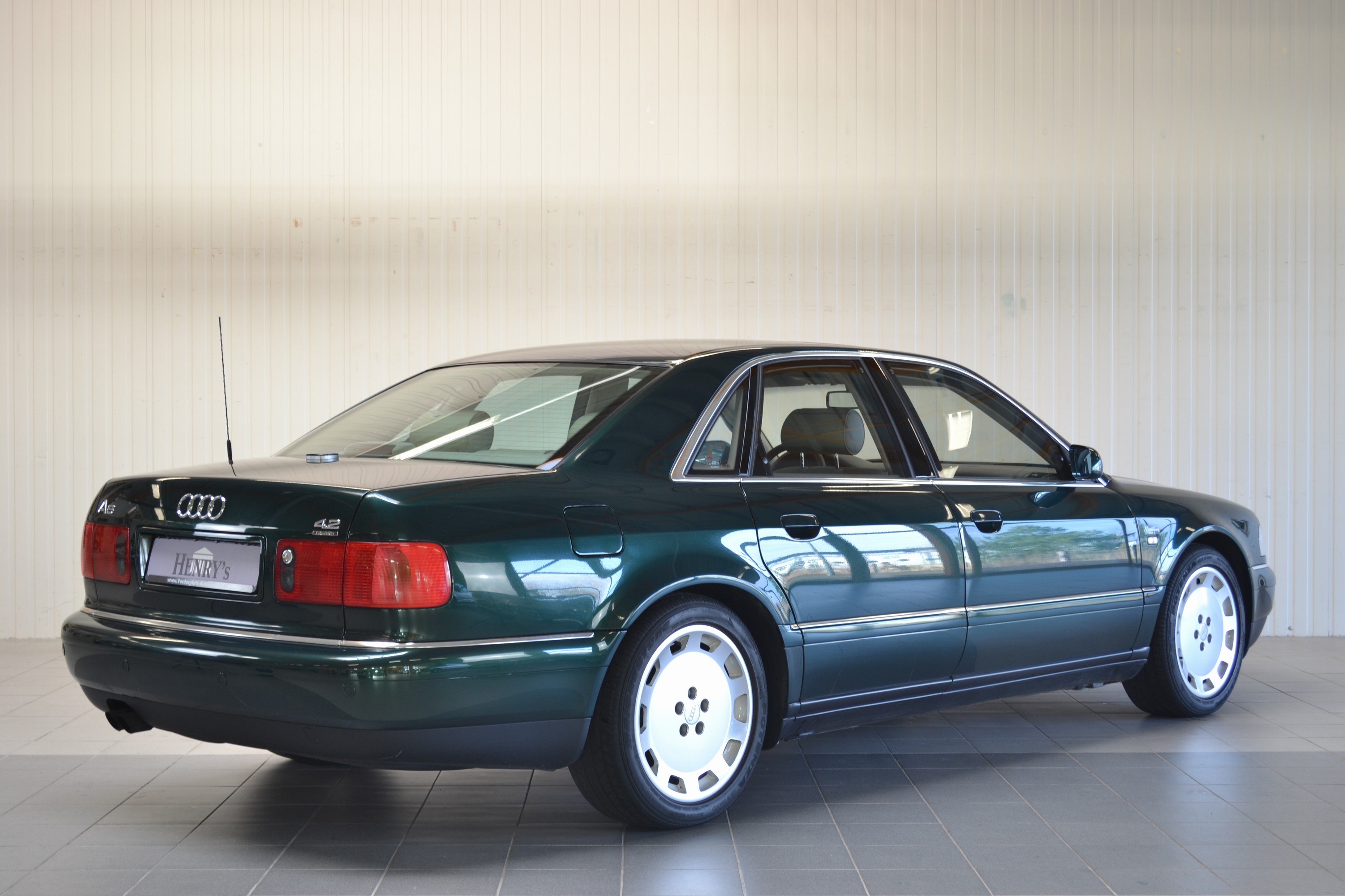 Detail e: Audi A8 4.2 quattro, EZ 05/1999, Laufleistung 52.200km, 2. Hand, 228 kW/310 PS,8-Zylinder, Automatikgetriebe, Forstgrün, Leder Zimt/Beige, ...