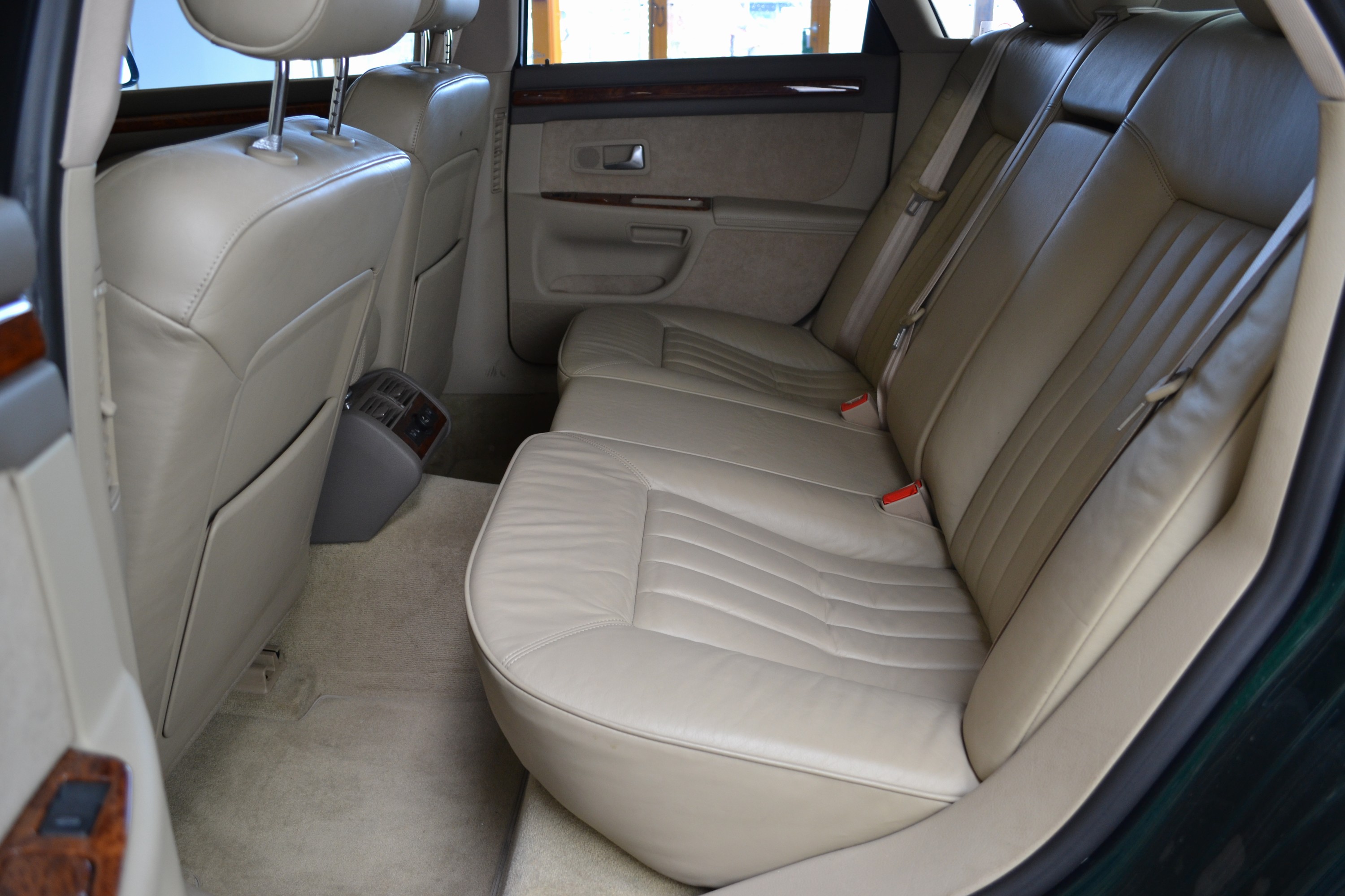 Detail i: Audi A8 4.2 quattro, EZ 05/1999, Laufleistung 52.200km, 2. Hand, 228 kW/310 PS,8-Zylinder, Automatikgetriebe, Forstgrün, Leder Zimt/Beige, ...