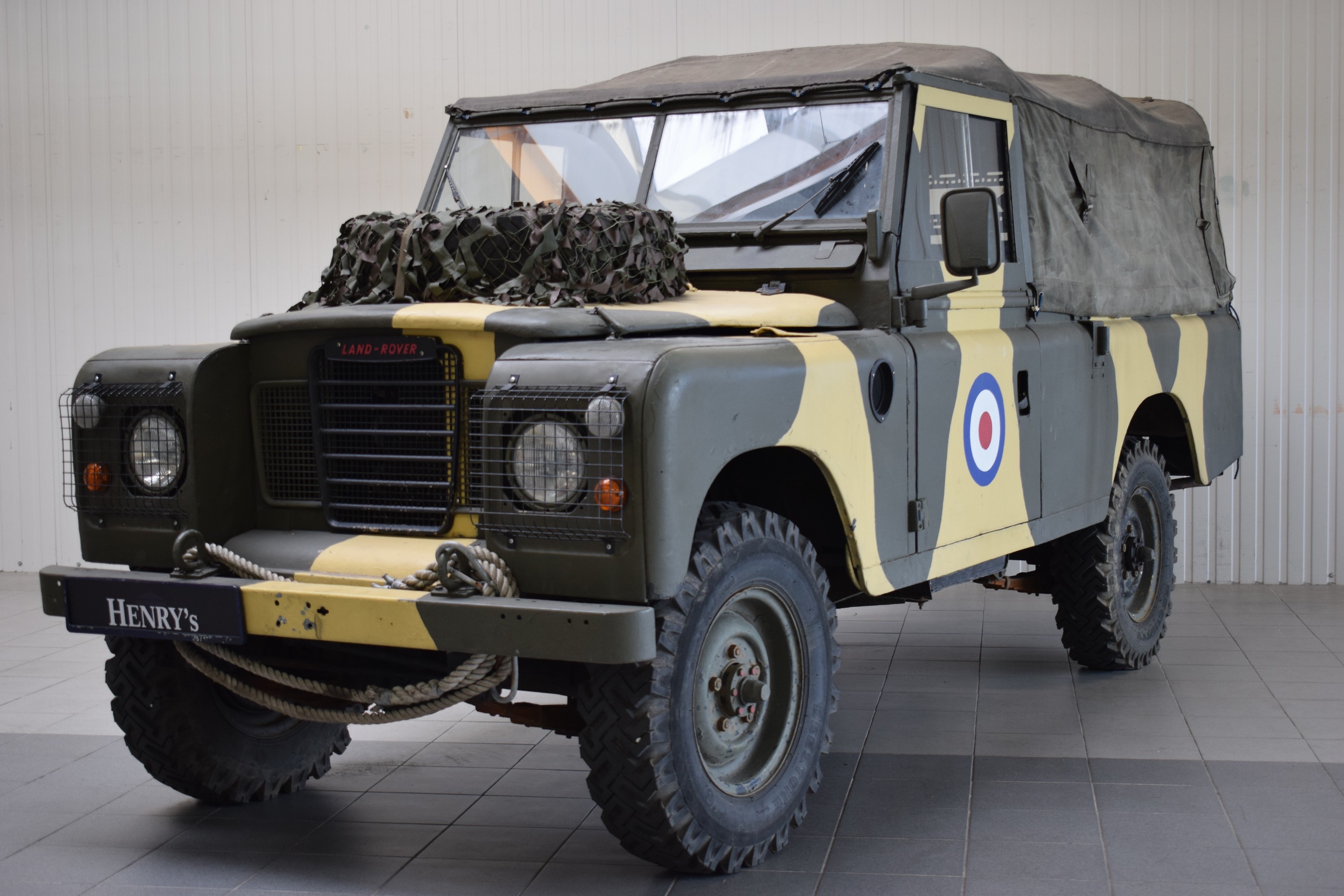 Detail b: Land Rover Serie III 109, Fahrgestellnummer: SALLBCAH1AA198079, EZ 07/1983, Fahrzeughalter unbekannt, Laufleistung ca. 65.816 miles abgelesen, ...