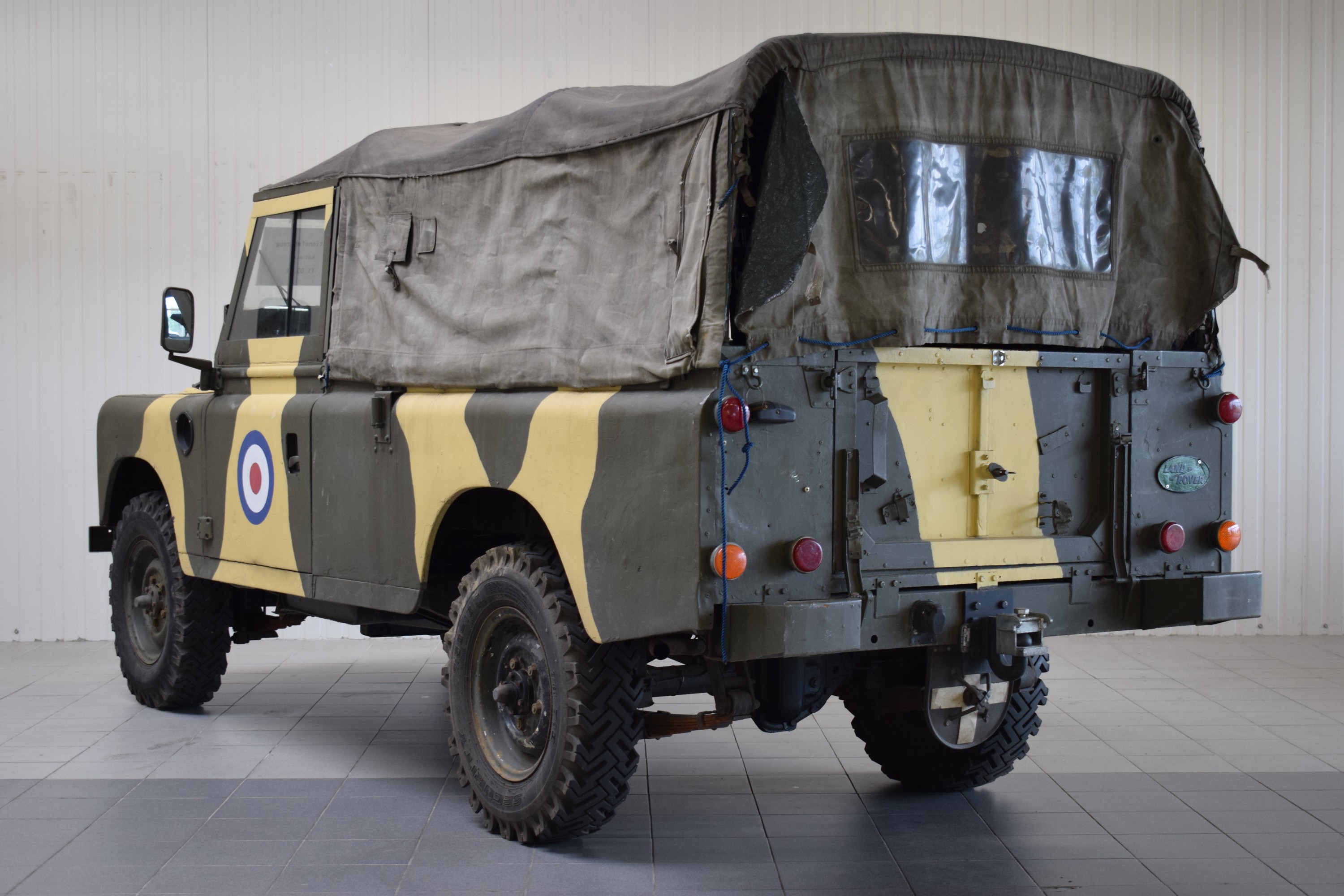 Detail c: Land Rover Serie III 109, Fahrgestellnummer: SALLBCAH1AA198079, EZ 07/1983, Fahrzeughalter unbekannt, Laufleistung ca. 65.816 miles abgelesen, ...
