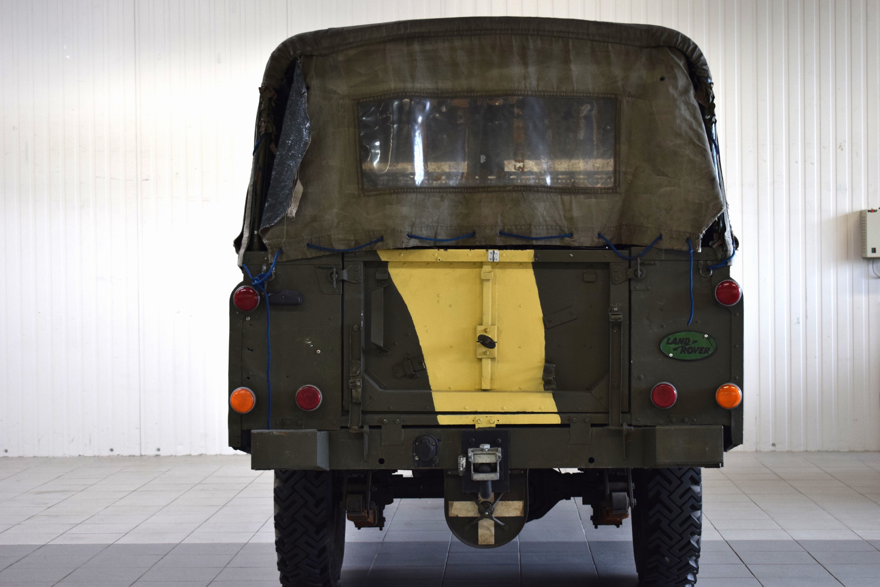 Detail d: Land Rover Serie III 109, Fahrgestellnummer: SALLBCAH1AA198079, EZ 07/1983, Fahrzeughalter unbekannt, Laufleistung ca. 65.816 miles abgelesen, ...