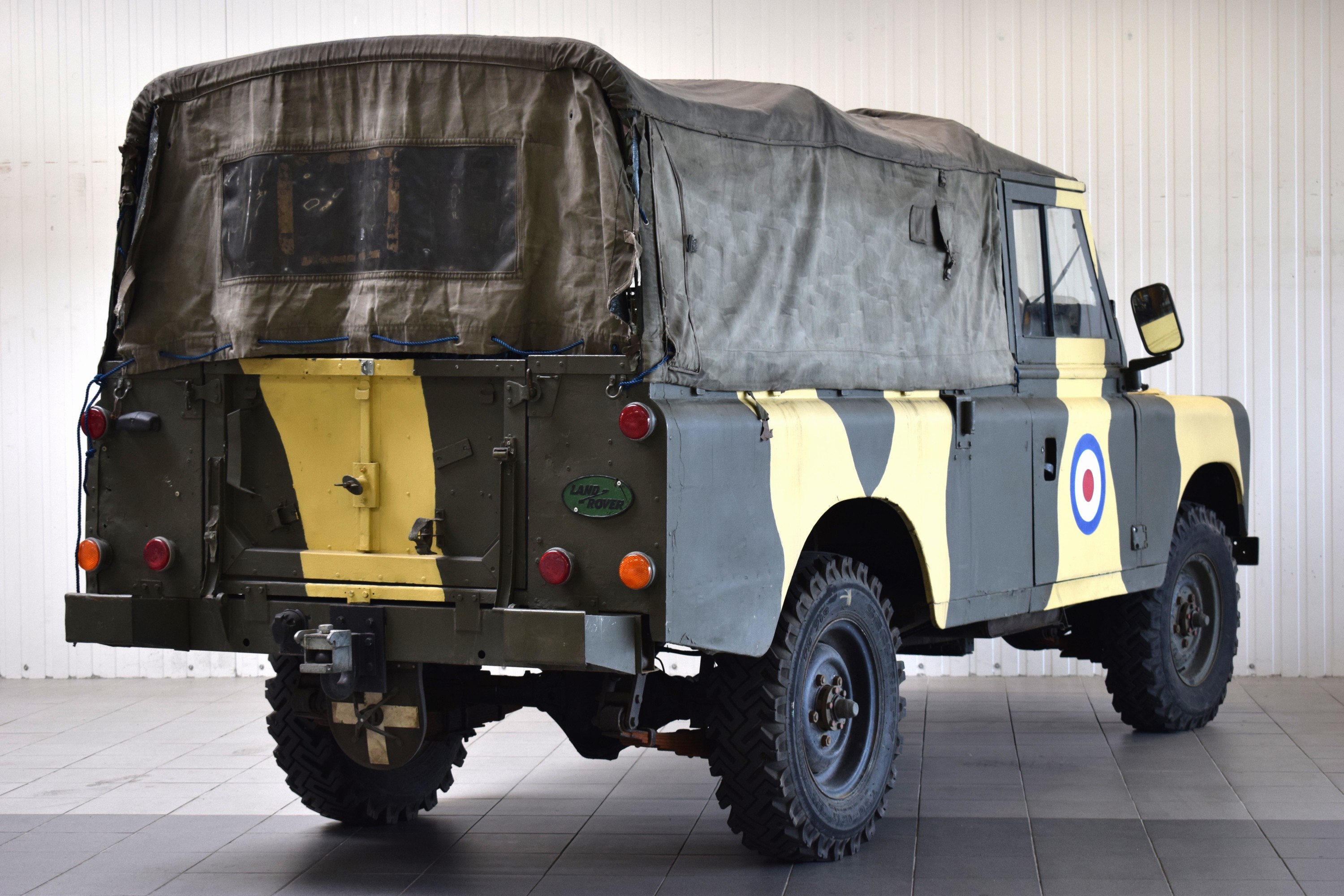 Detail e: Land Rover Serie III 109, Fahrgestellnummer: SALLBCAH1AA198079, EZ 07/1983, Fahrzeughalter unbekannt, Laufleistung ca. 65.816 miles abgelesen, ...