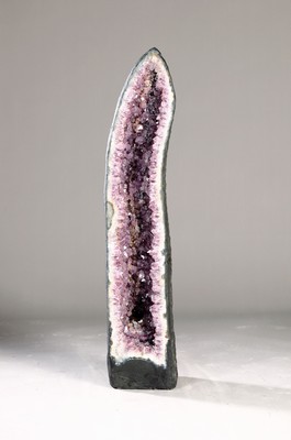 Image 26778585 - 130cm high amethyst druse, probably Brazil, polished front with white calcite frame, interior with fine lavender-colored amethyst crystals, concrete base, total height approx. 130 cm, good condition, from a private collection in southern Germany