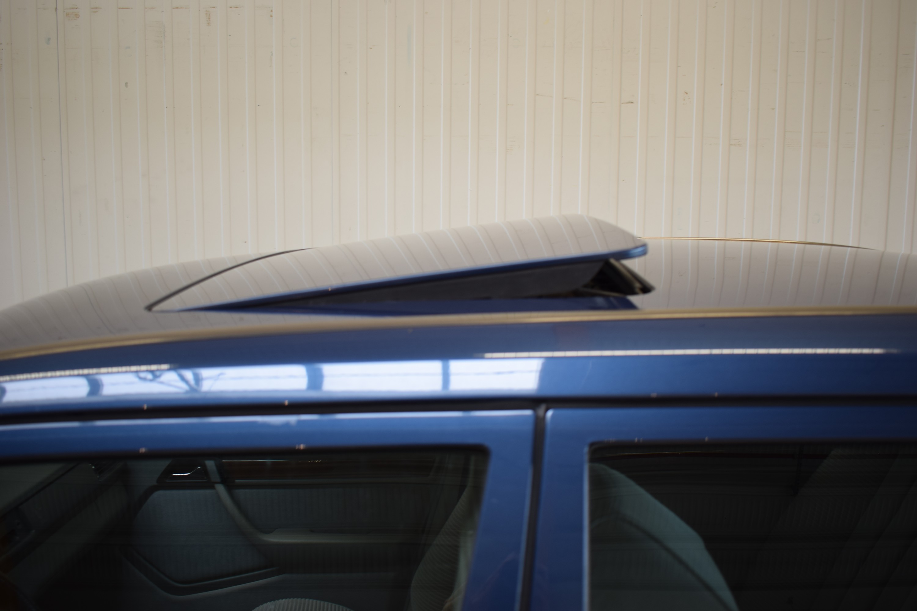 Detail i: Mercedes-Benz 300E, EZ 06/1990, Laufleistung abgelesen 215.000km, HU 03/2025, H-Zulassung, 132 kW/180 PS, 6-Zylinder, Automatikgetriebe, blau, ...