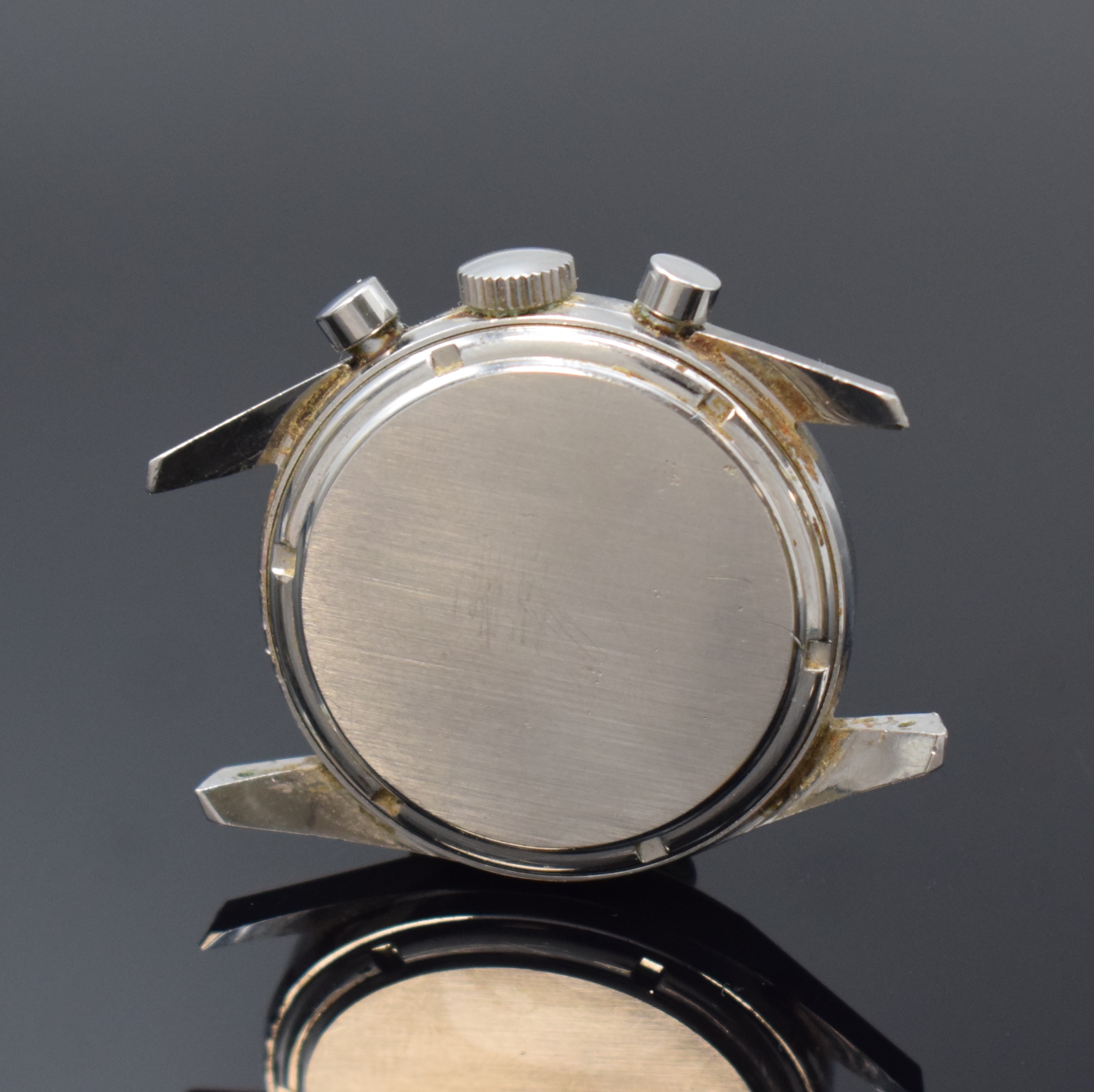 Detail b: HEUER LEONIDAS S.A. Carrera Schaltradchronograph, Schweiz um 1965, Handaufzug, Edelstahlgeh., Boden geschr., orig. Krone, silb. Zifferbl. m. aufges. ...