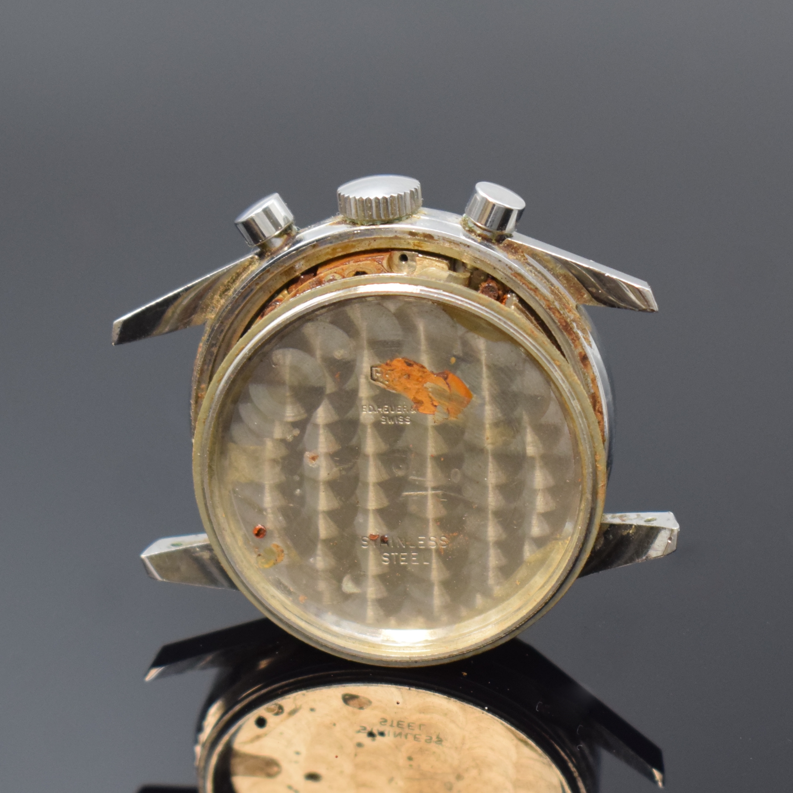 Detail d: HEUER LEONIDAS S.A. Carrera Schaltradchronograph, Schweiz um 1965, Handaufzug, Edelstahlgeh., Boden geschr., orig. Krone, silb. Zifferbl. m. aufges. ...