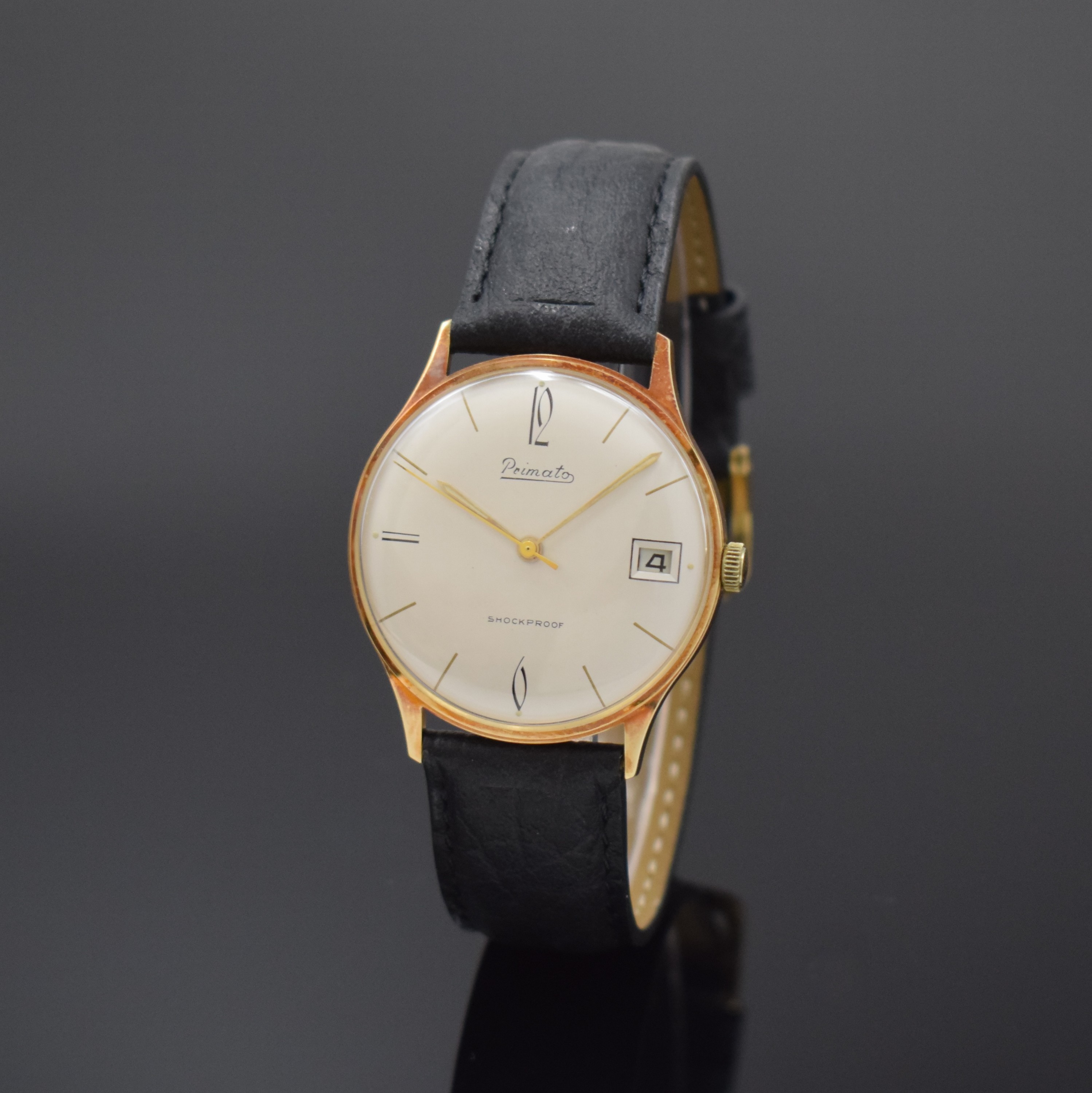 PRIMATO nahezu neuwertige Armbanduhr, 1960er Jahre, verg. Geh., Edelstahlboden aufgedr., Anz. v. Std., Min., Zentralsek. und Datum, 17 St., Kal. 189, ...