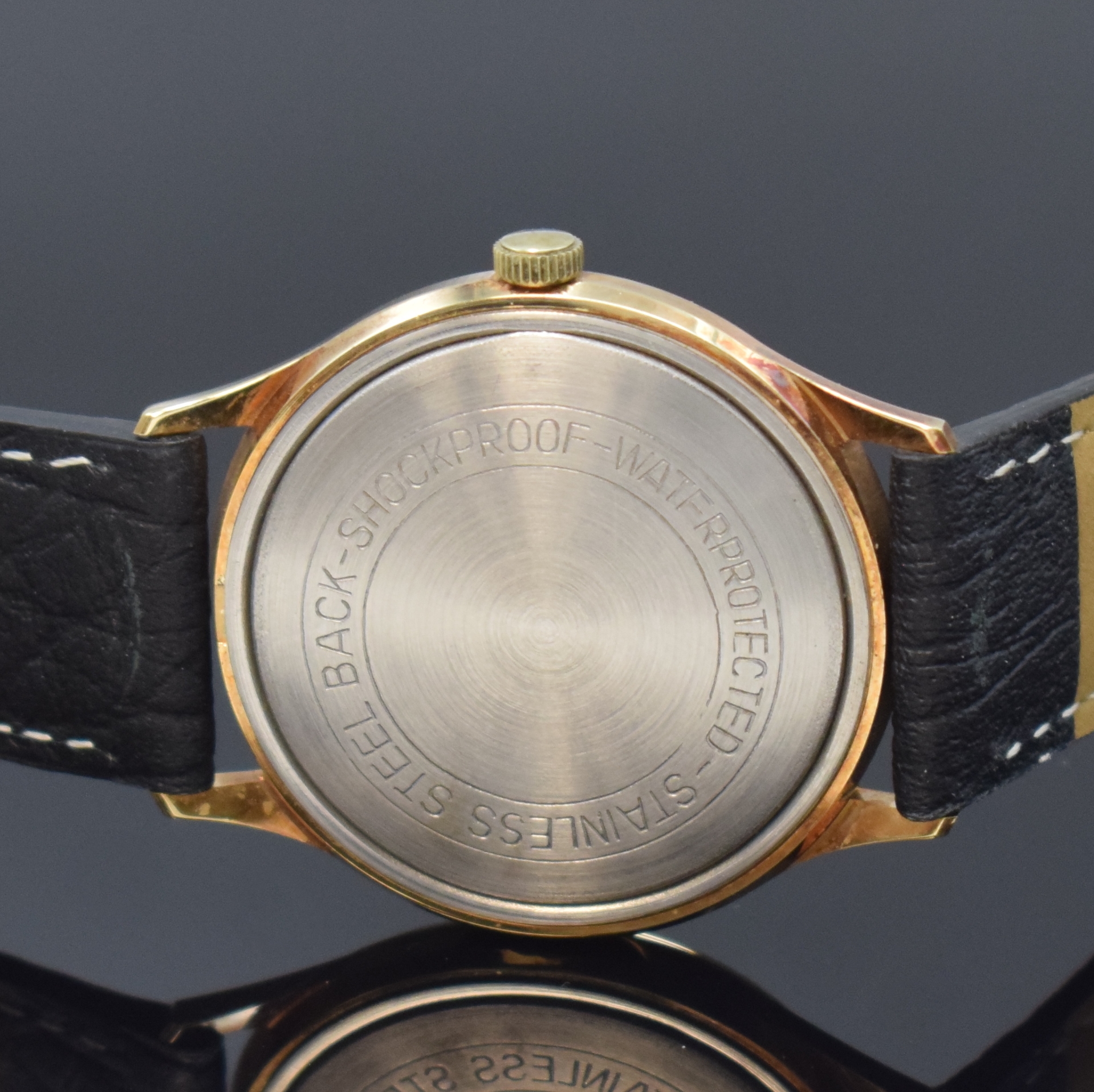 Detail c: PRIMATO nahezu neuwertige Armbanduhr, 1960er Jahre, verg. Geh., Edelstahlboden aufgedr., Anz. v. Std., Min., Zentralsek. und Datum, 17 St., Kal. 189, ...