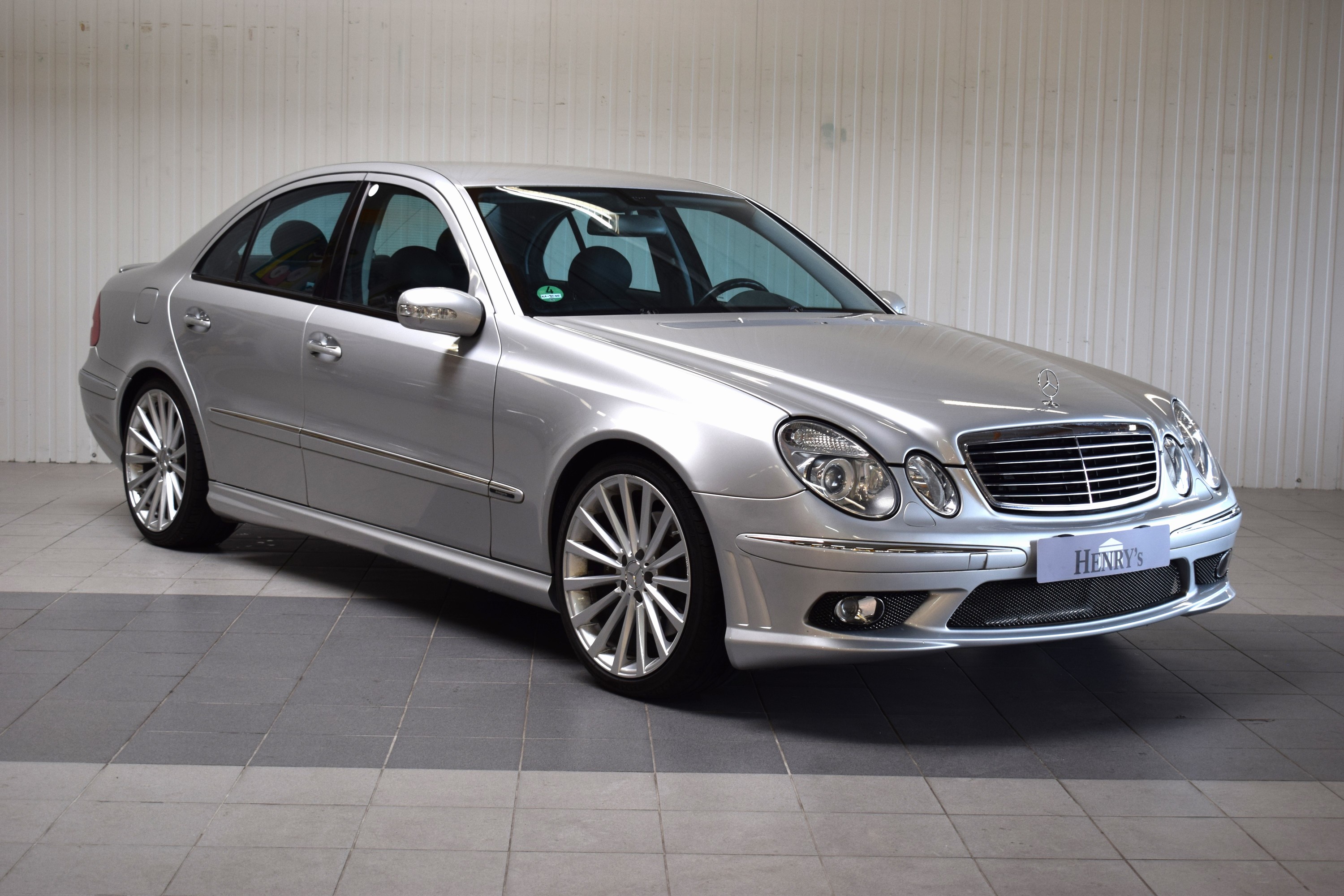Mercedes-Benz E500, EZ 04/2002, Laufleistung 97.500 km, 2. Hand, HU abgelaufen, 225kW/306 PS, 8-Zylinder, Automatikgetriebe, silber, Leder schwarz, ...