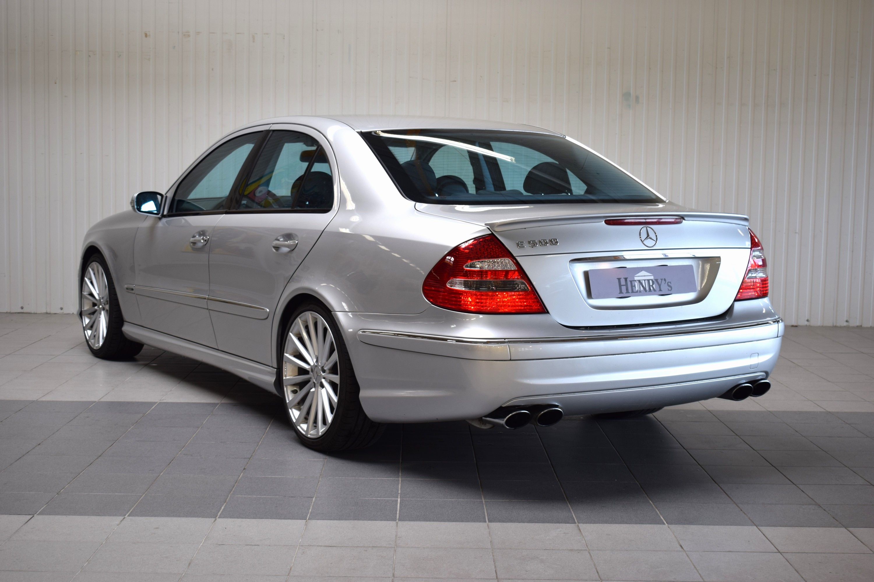 Detail c: Mercedes-Benz E500, EZ 04/2002, Laufleistung 97.500 km, 2. Hand, HU abgelaufen, 225kW/306 PS, 8-Zylinder, Automatikgetriebe, silber, Leder schwarz, ...