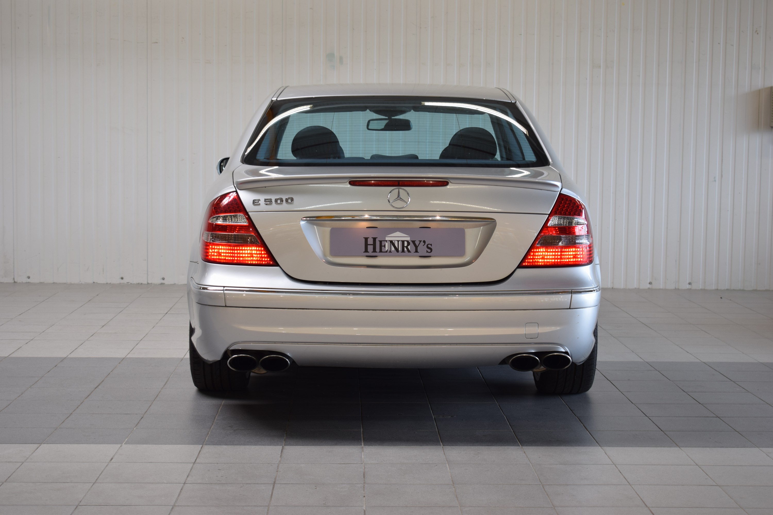Detail d: Mercedes-Benz E500, EZ 04/2002, Laufleistung 97.500 km, 2. Hand, HU abgelaufen, 225kW/306 PS, 8-Zylinder, Automatikgetriebe, silber, Leder schwarz, ...