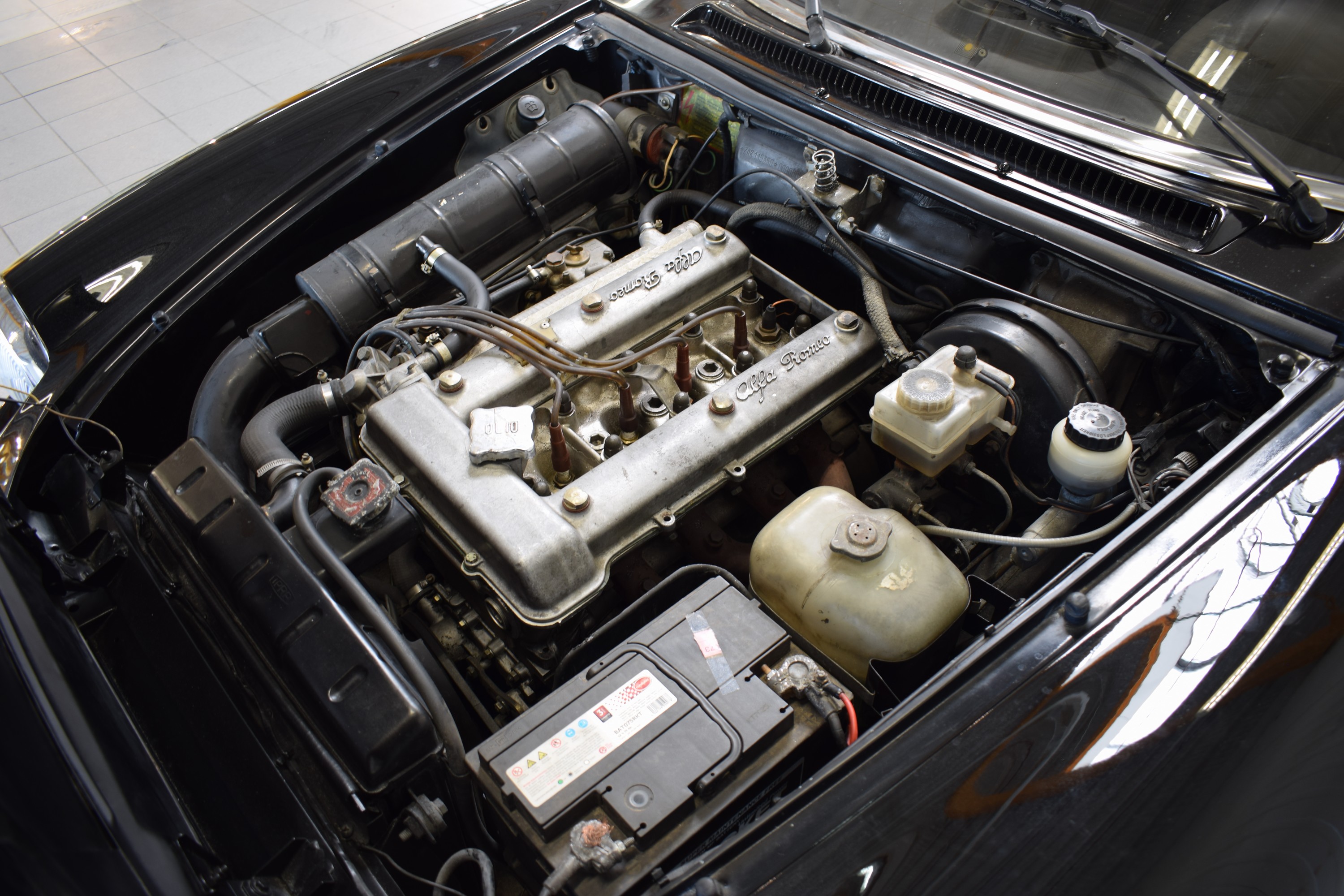Detail l: Alfa Romeo Spider, EZ 05/1986, Laufleistung abgelesen 114.000 km, 76kW/103 PS, 4-Zylinder,Schaltgetriebe, schwarz, Leder schwarz, elektrische ...