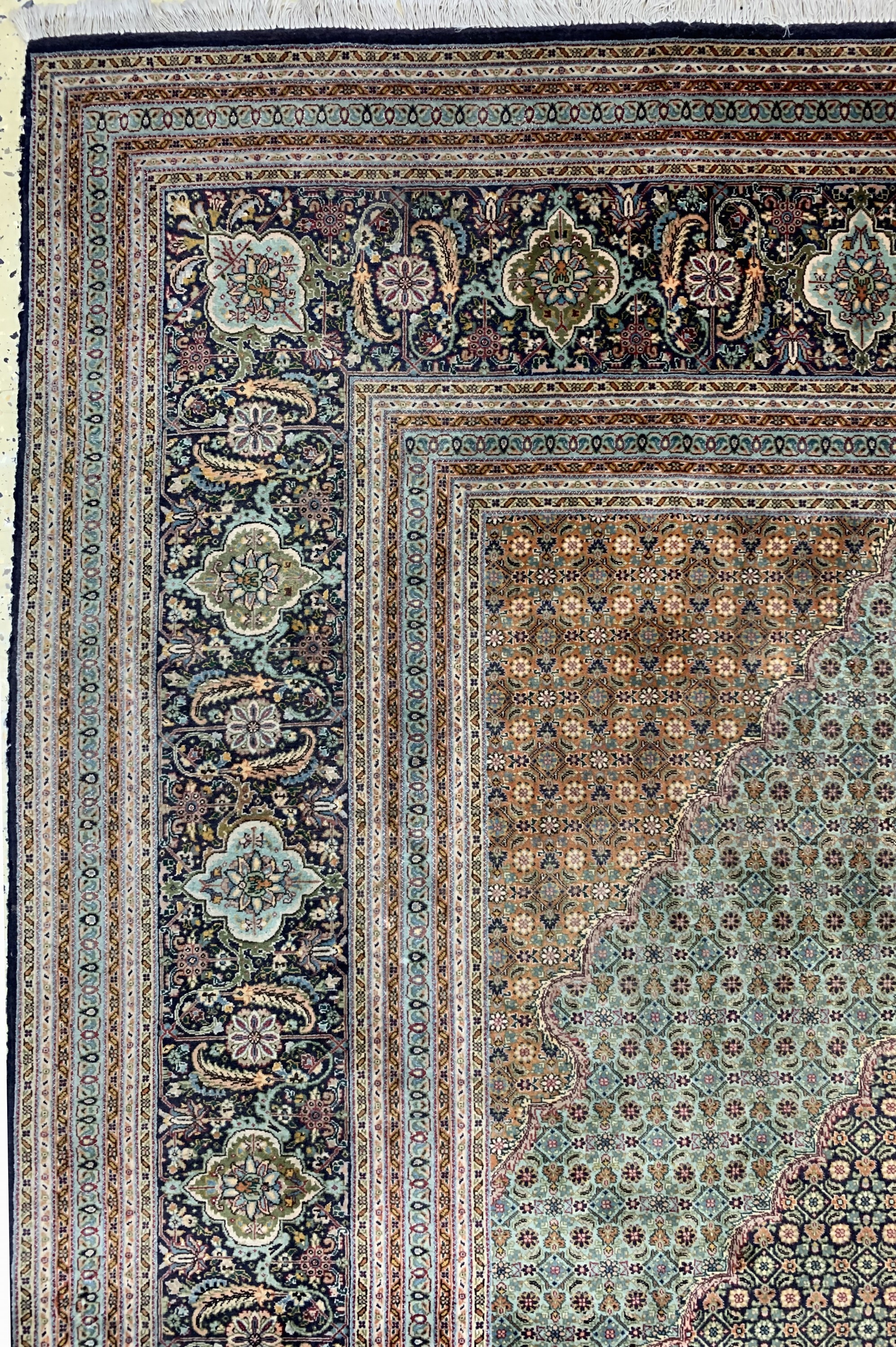 Detail d: Täbriz fein(50 Raj), Persien, Ende 20.Jhd, Korkwolle mit Seide, ca. 395 x 295 cm, ca. 500.000 Kn/qm, EHZ: 2(verschmutzt)
