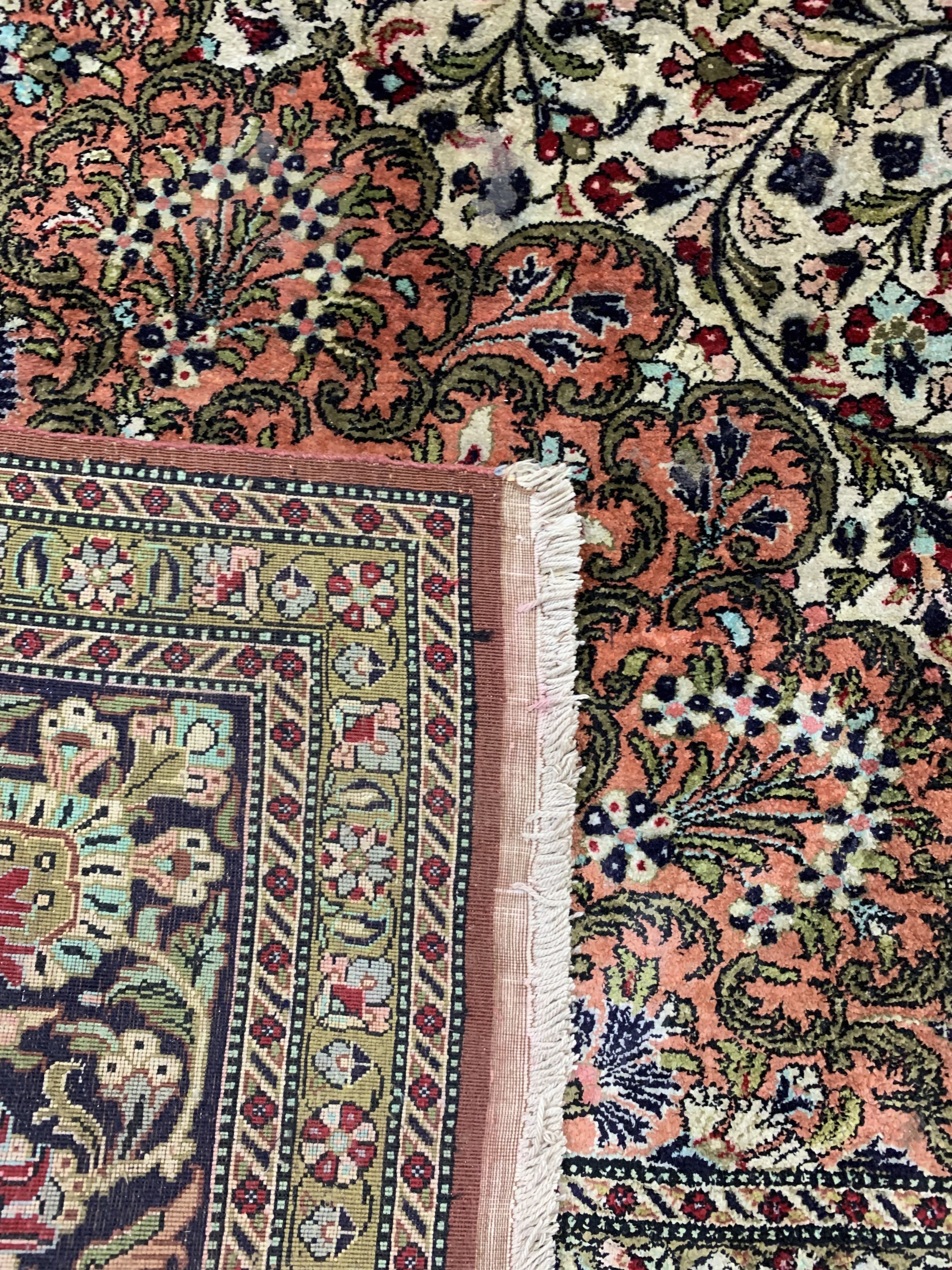 Detail f: Ghom Seide alt, Persien, Mitte 20.Jhd, reine Naturseide, ca. 315 x 207 cm, EHZ: 2(Stark verschmutzt)