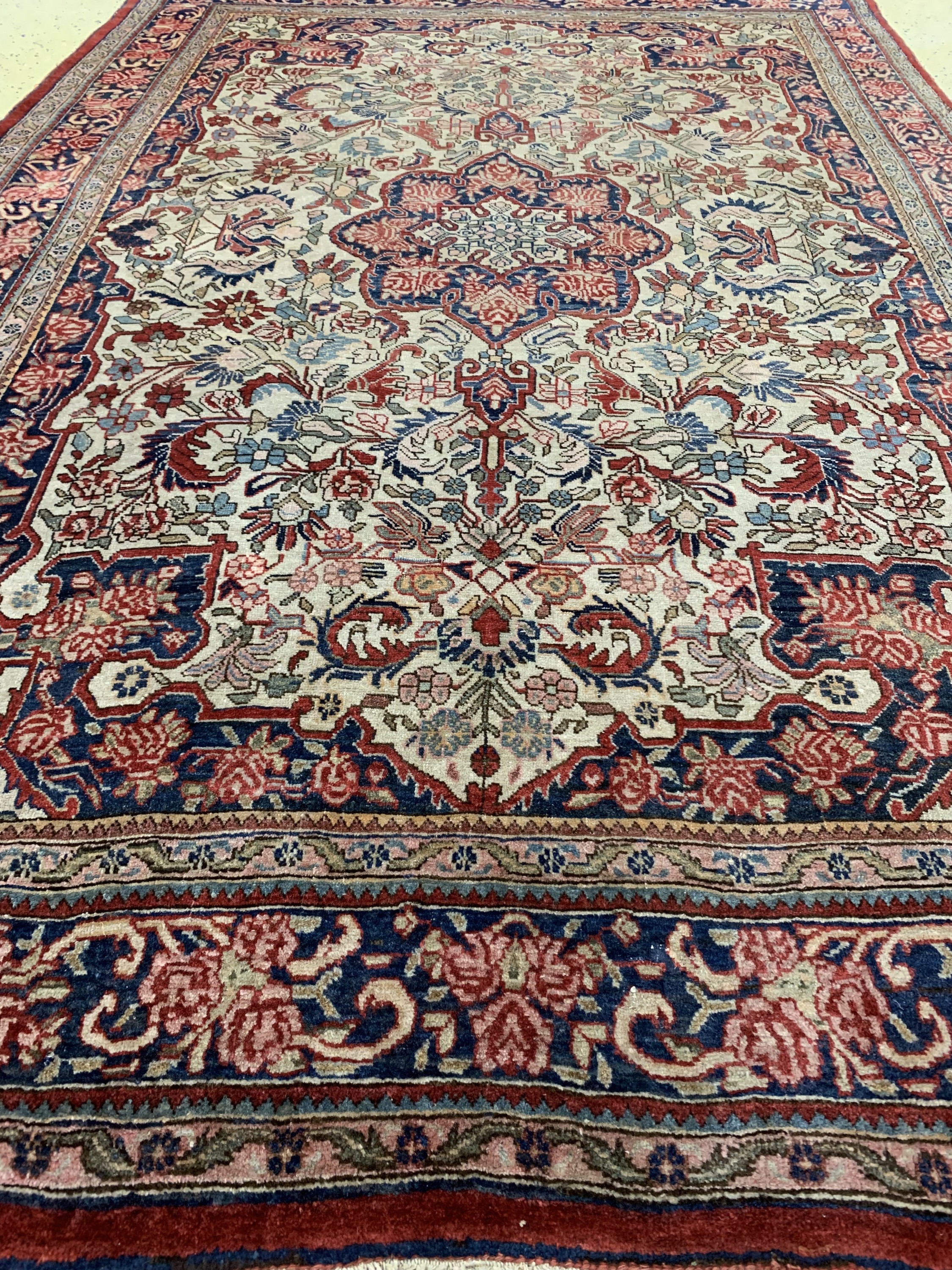 Detail d: Rosenbidjar alt, Persien, Anfang 20.Jhd, Wolle auf Baumwolle, ca. 253 x 170 cm, EHZ: 3-4