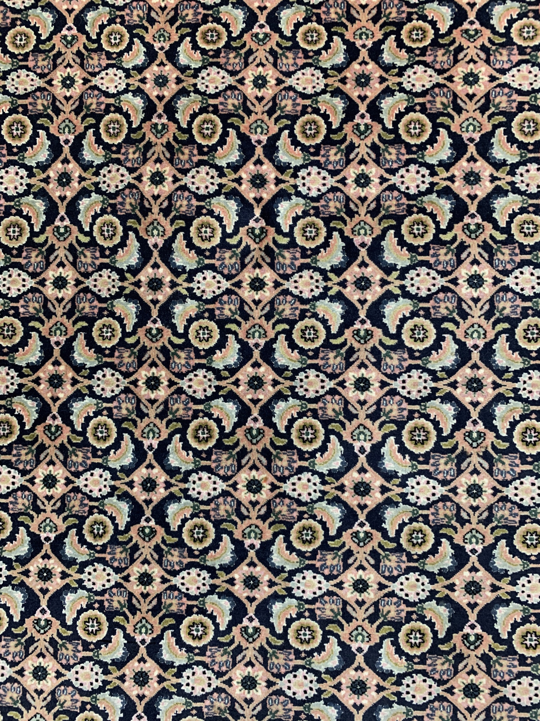 Detail b: Täbriz fein(50 Raj), Persien, Ende 20.Jhd, Korkwolle mit Seide, ca. 195 x 150 cm, ca. 500.000 Kn/qm, EHZ: 2