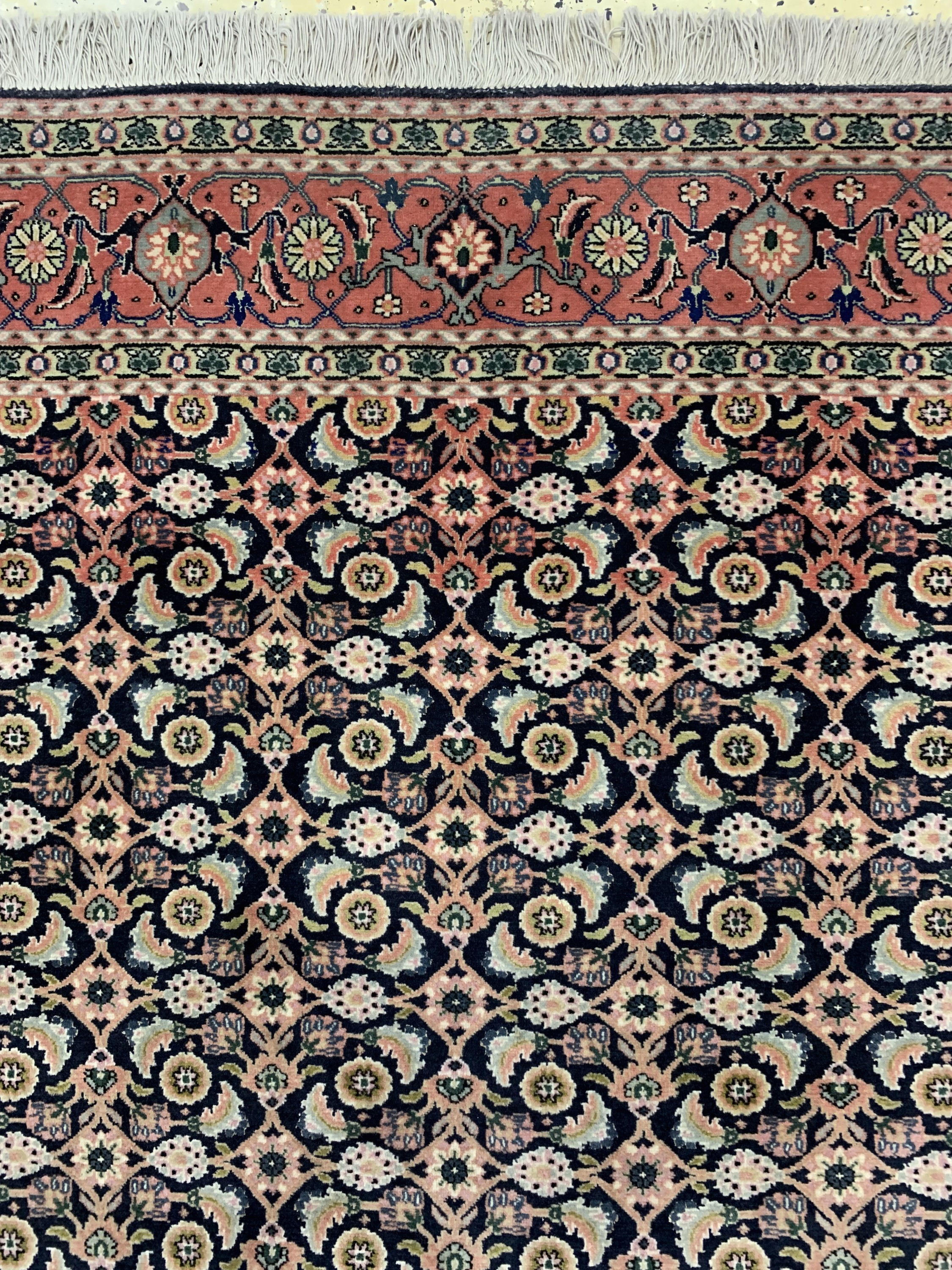 Detail c: Täbriz fein(50 Raj), Persien, Ende 20.Jhd, Korkwolle mit Seide, ca. 195 x 150 cm, ca. 500.000 Kn/qm, EHZ: 2