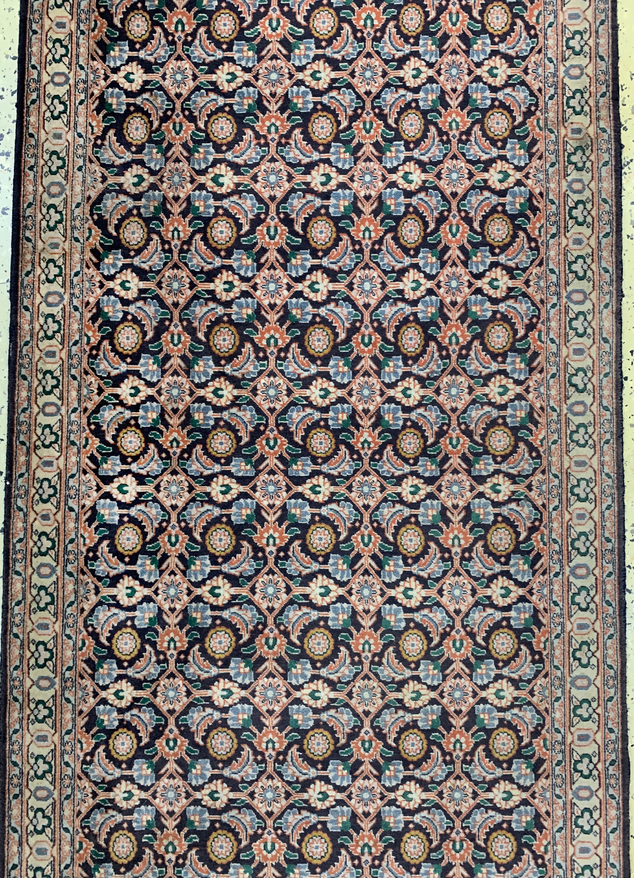 Detail b: Täbriz fein(50 Raj), Persien, Ende 20.Jhd, Korkwolle auf Baumwolle, ca. 283 x 80 cm, Reinigungsbedürftig, EHZ: 2