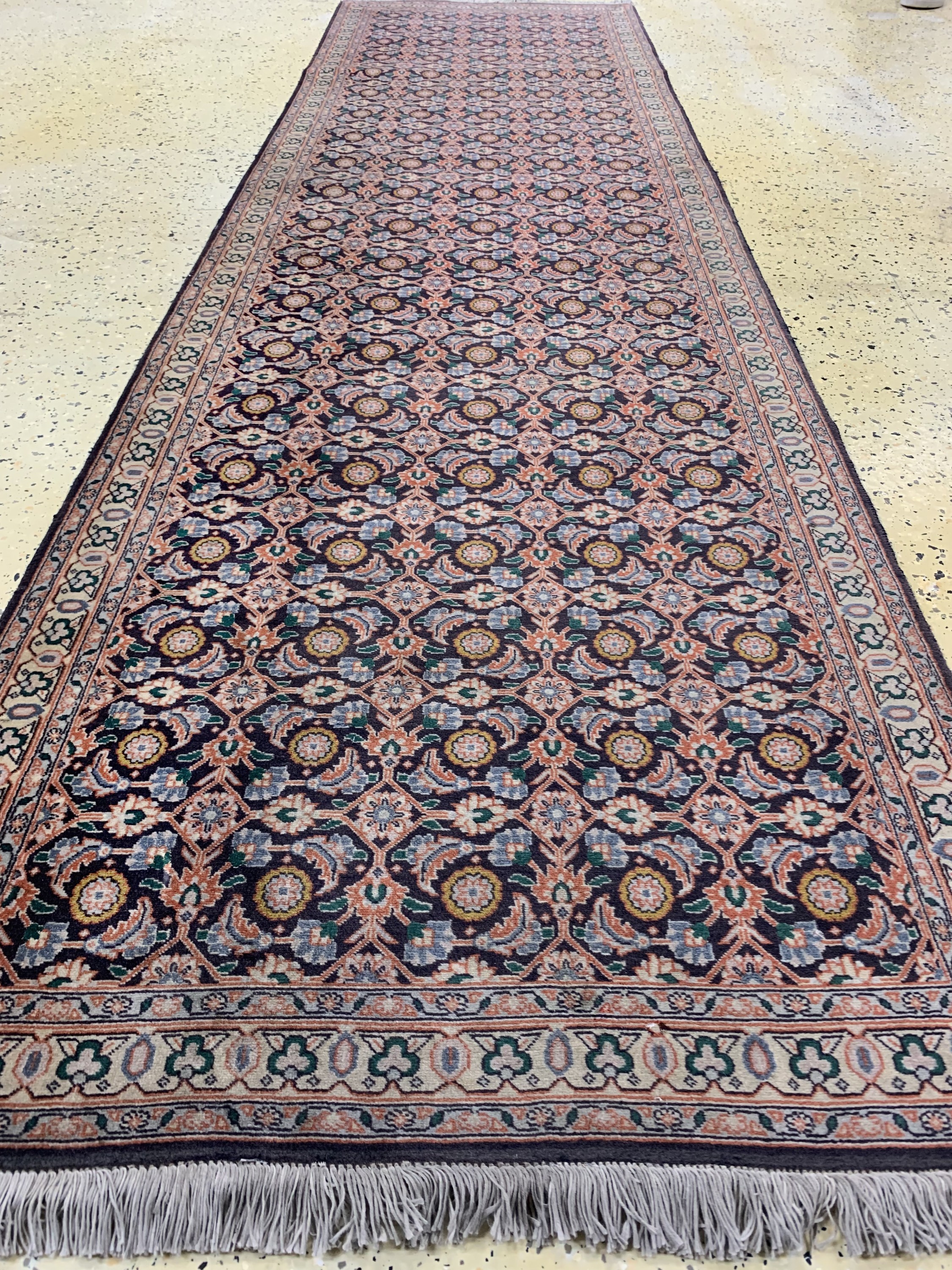 Detail c: Täbriz fein(50 Raj), Persien, Ende 20.Jhd, Korkwolle auf Baumwolle, ca. 283 x 80 cm, Reinigungsbedürftig, EHZ: 2