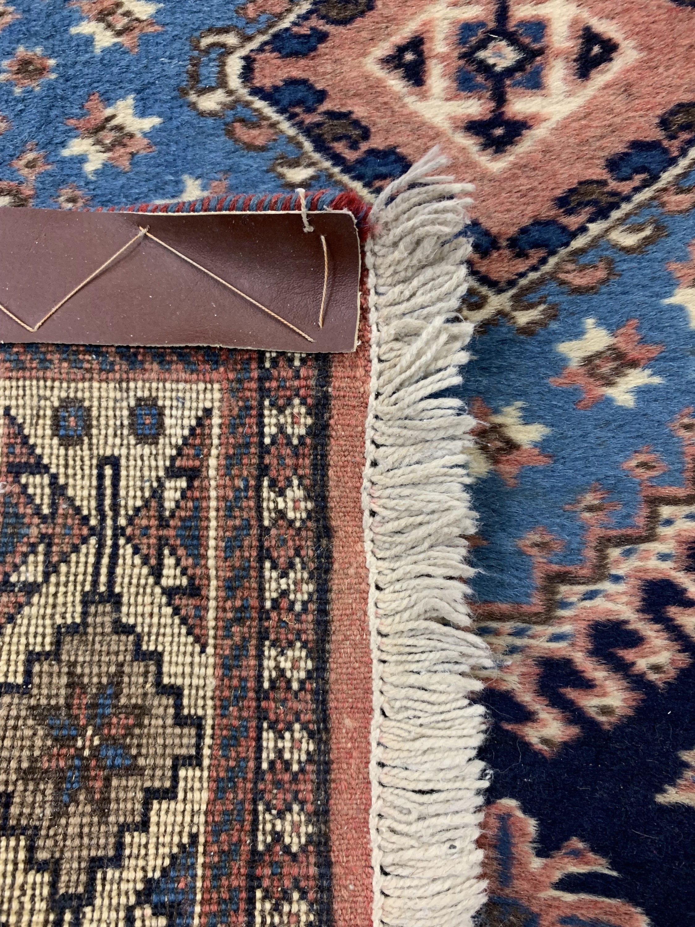 Detail d: Yalameh, Persien, Ende 20.Jhd, Wolle auf Wolle, ca. 303 x 83 cm, EHZ: 2